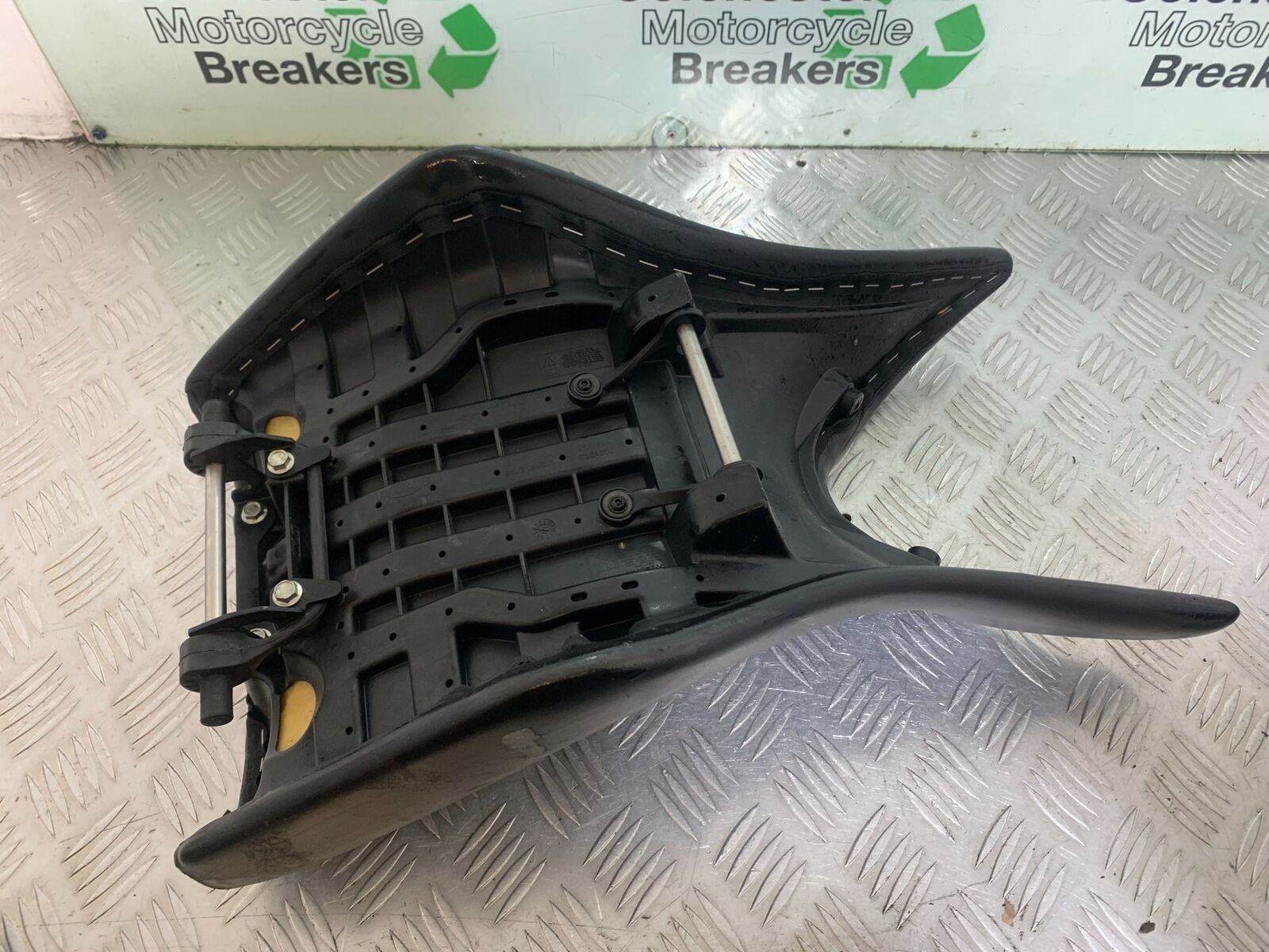TRIUMPH TIGER 800 FRONT SEAT  YEAR 2011-2014 (CMB1113)