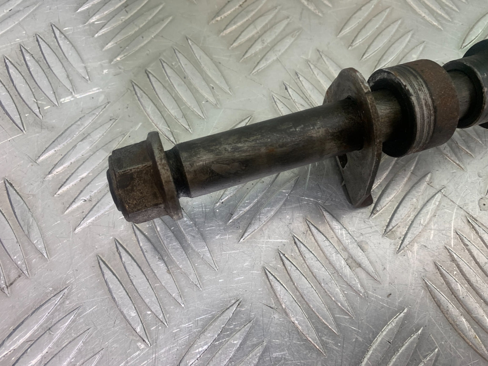 SUZUKI GSF650 GSF 650 REAR WHEEL SPINDLE   YEAR 2007-2009  (CMB1161)