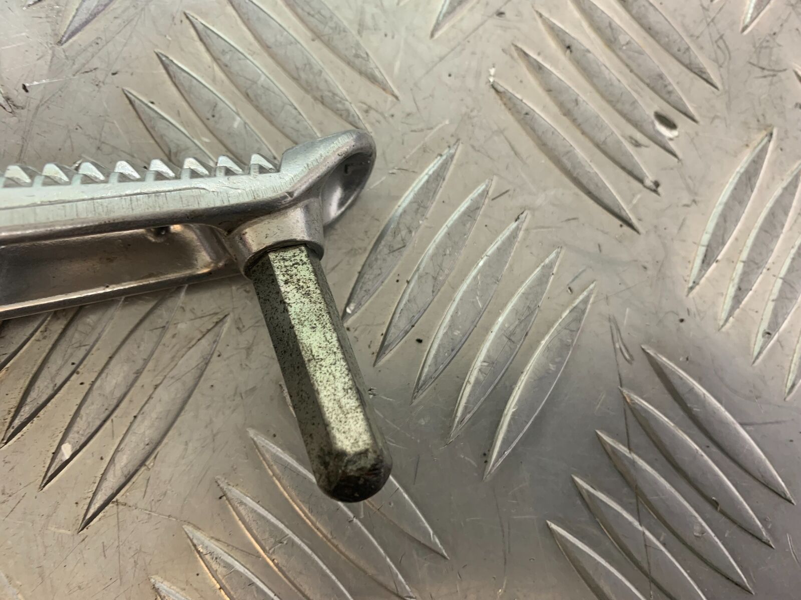 SUZUKI GSX S 1000 GSX-S 1000 FRONT LEFT FOOTPEG  YEAR 2016-2019 (CMB1082)