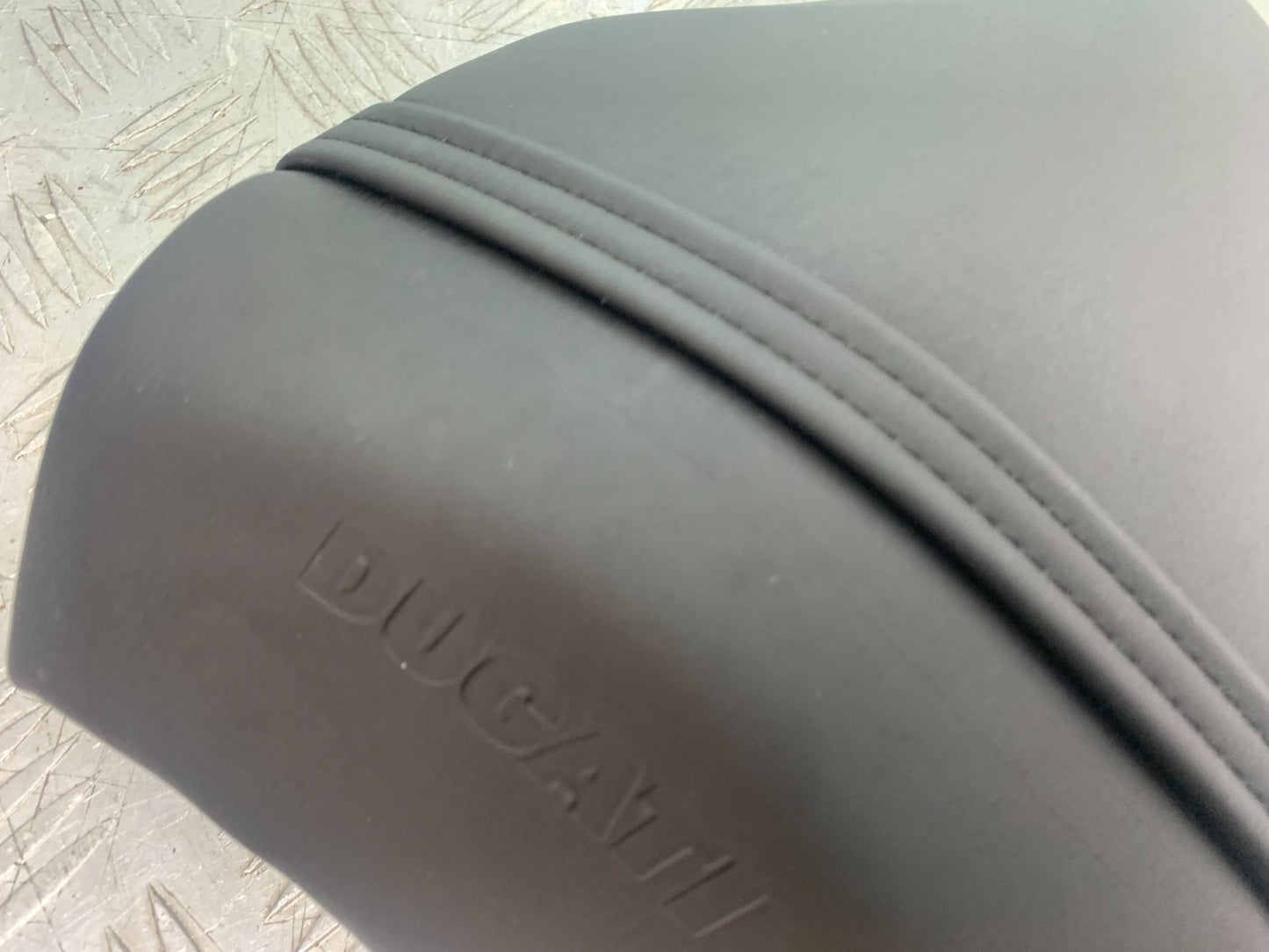 DUCATI 1198 S REAR SEAT  YEAR 2009-2011 (CMB1219)