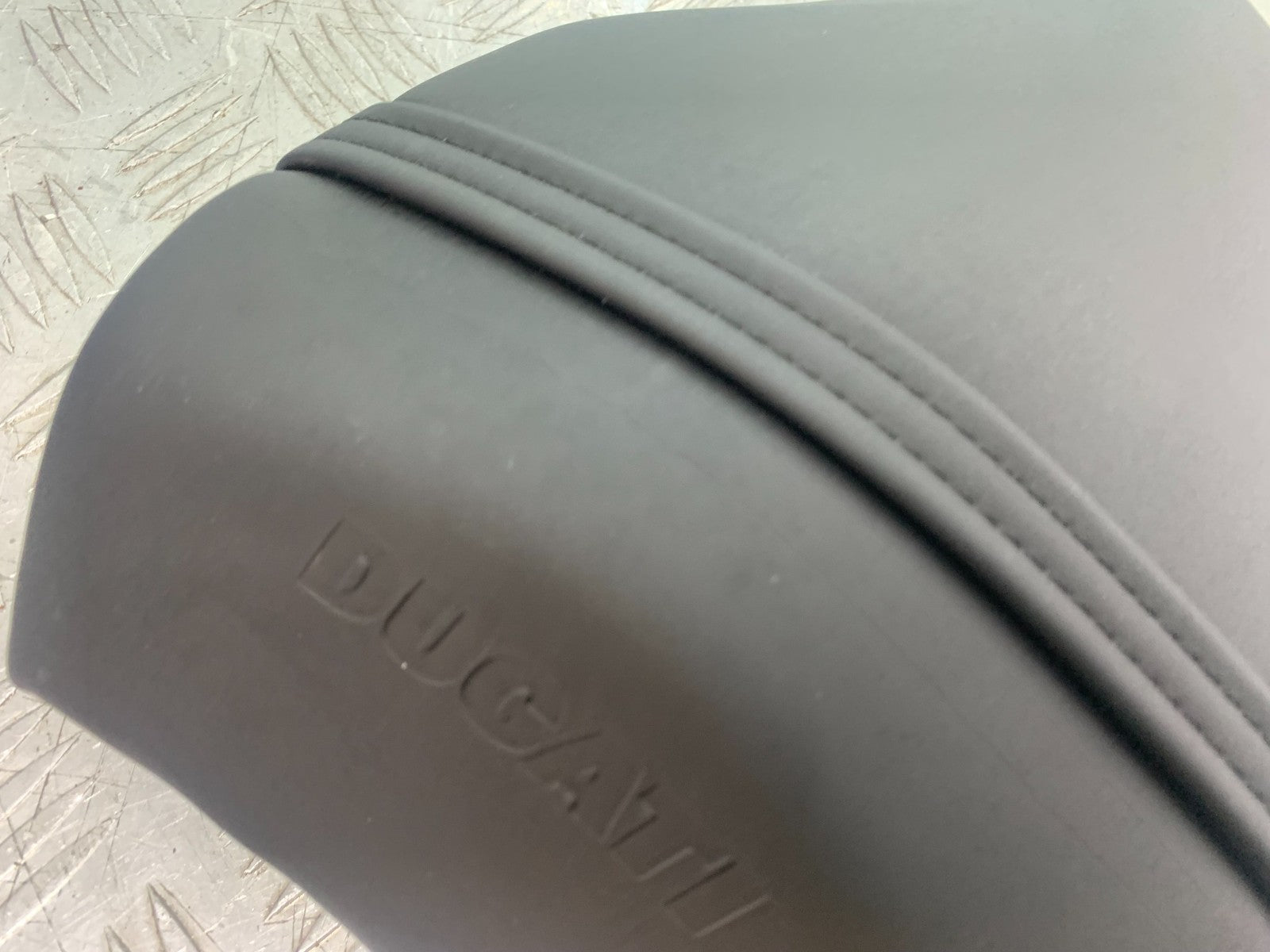 DUCATI 1198 S REAR SEAT  YEAR 2009-2011 (CMB1219)