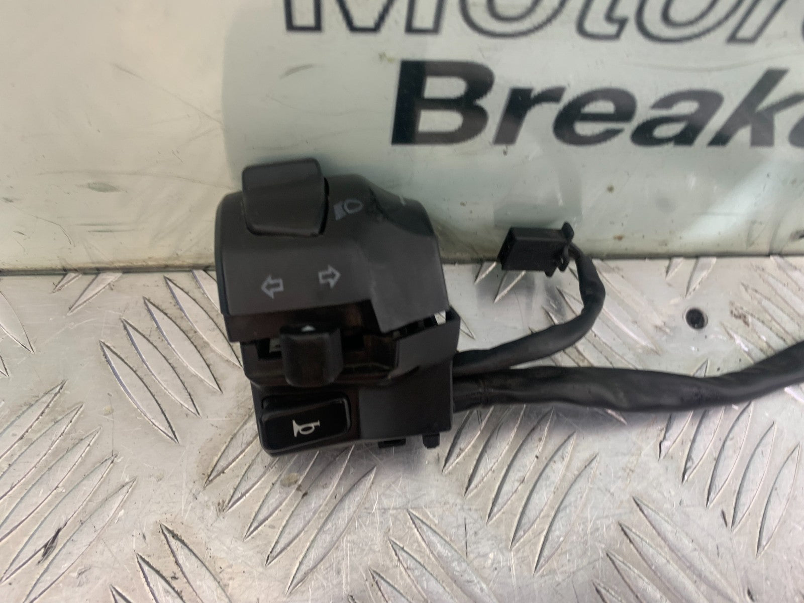 ROYAL ENFIELD HIMALAYAN 411 LEFT SWITCH GEAR  YEAR 2018-2023 (CMB1322)