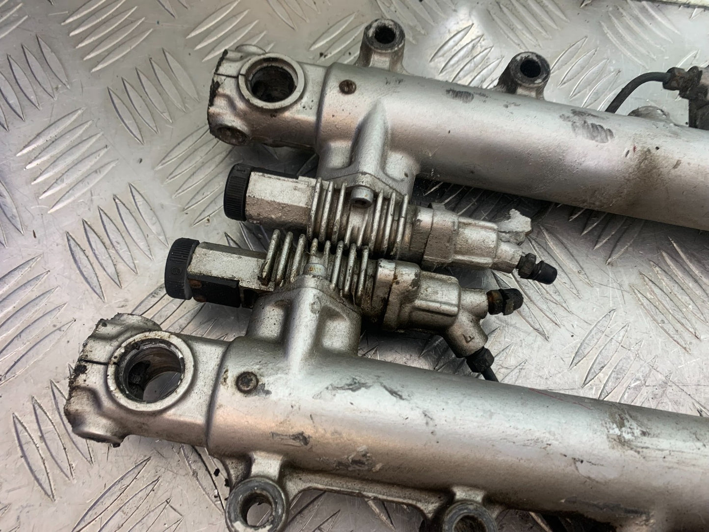 KAWASAKI GPZ600 GPZ 600 FORKS  YEAR 1988-90 (CMB1258)