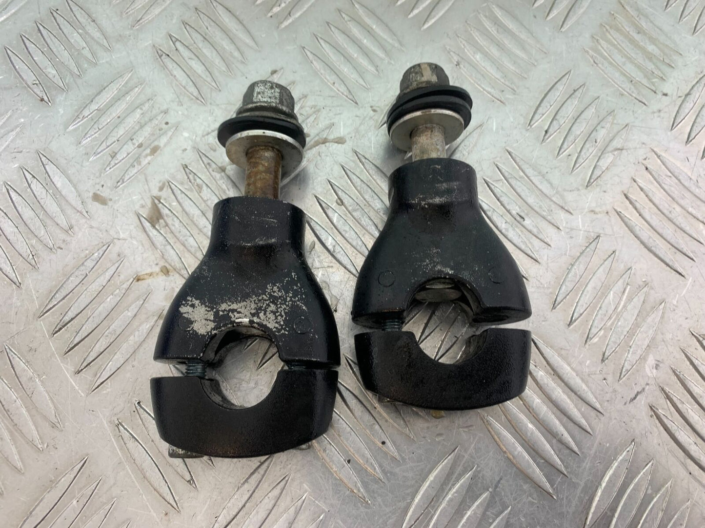 SUZUKI INTRUDER VL800 C800 HANDLE BAR CLAMPS YEAR 2012-16 (CMB1039)