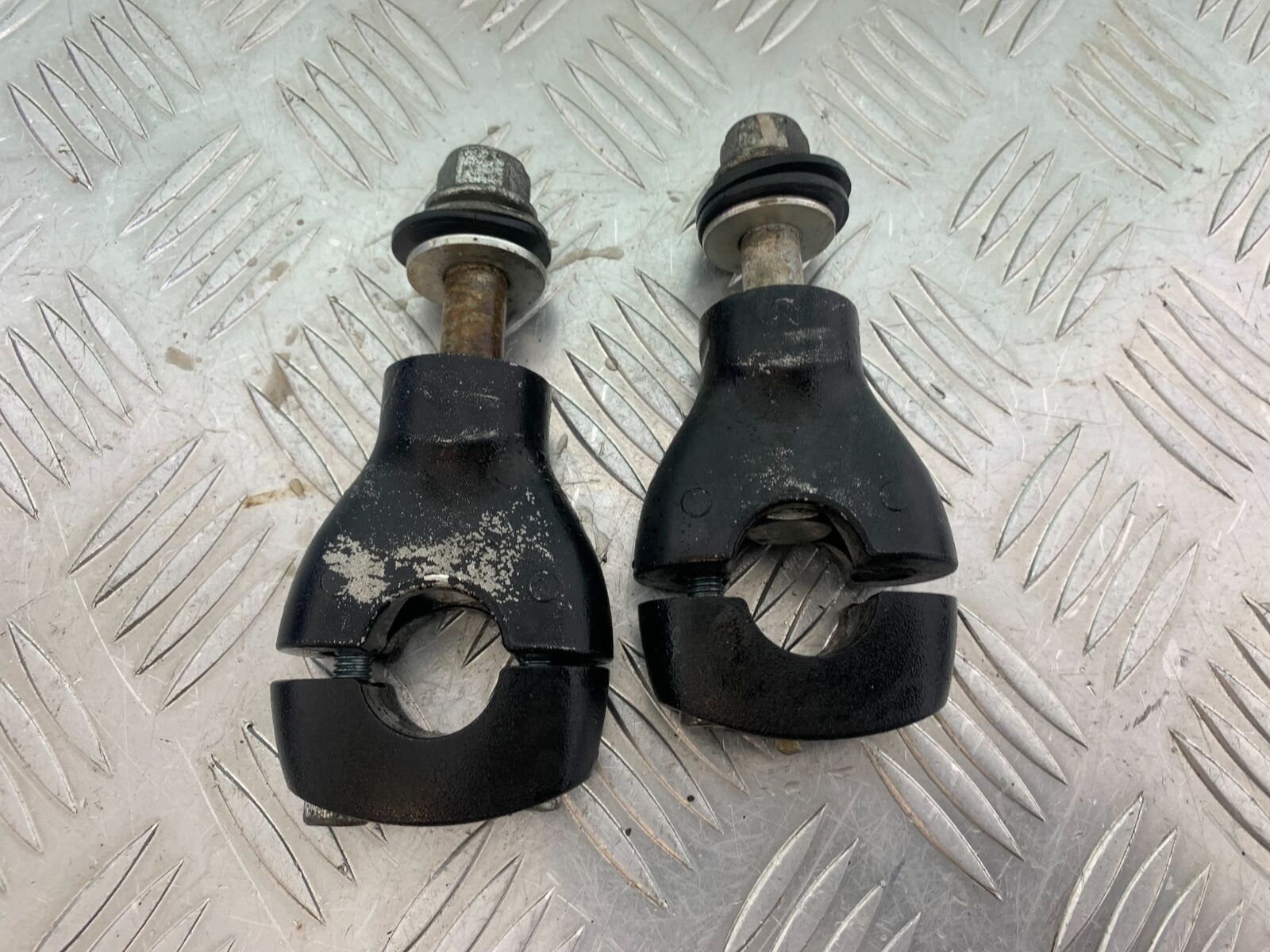 SUZUKI INTRUDER VL800 C800 HANDLE BAR CLAMPS YEAR 2012-16 (CMB1039)