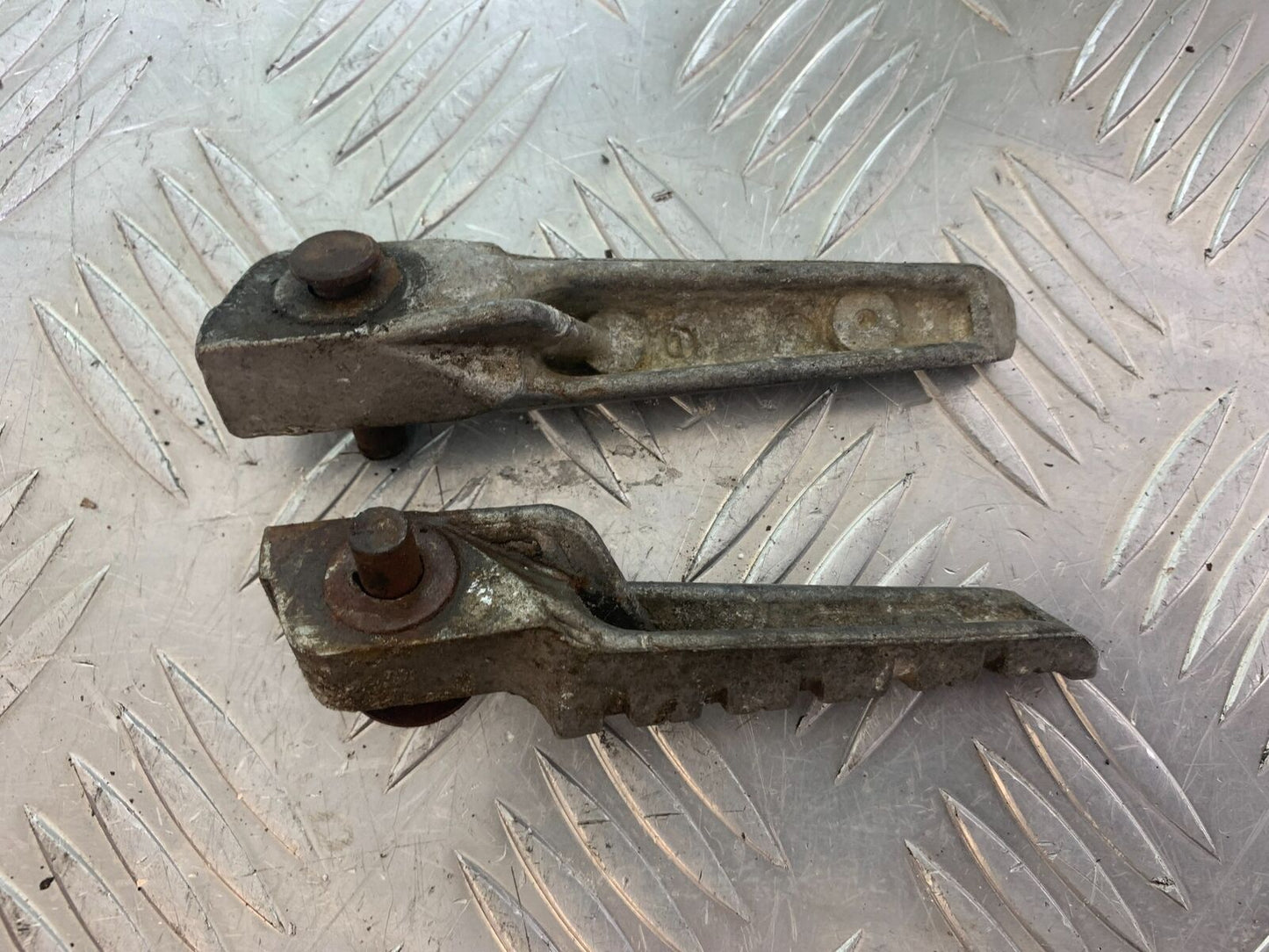 APRILIA RS50 RS 50 REAR FOOTPEGS  YEAR 1996-1998 (CMB1132)