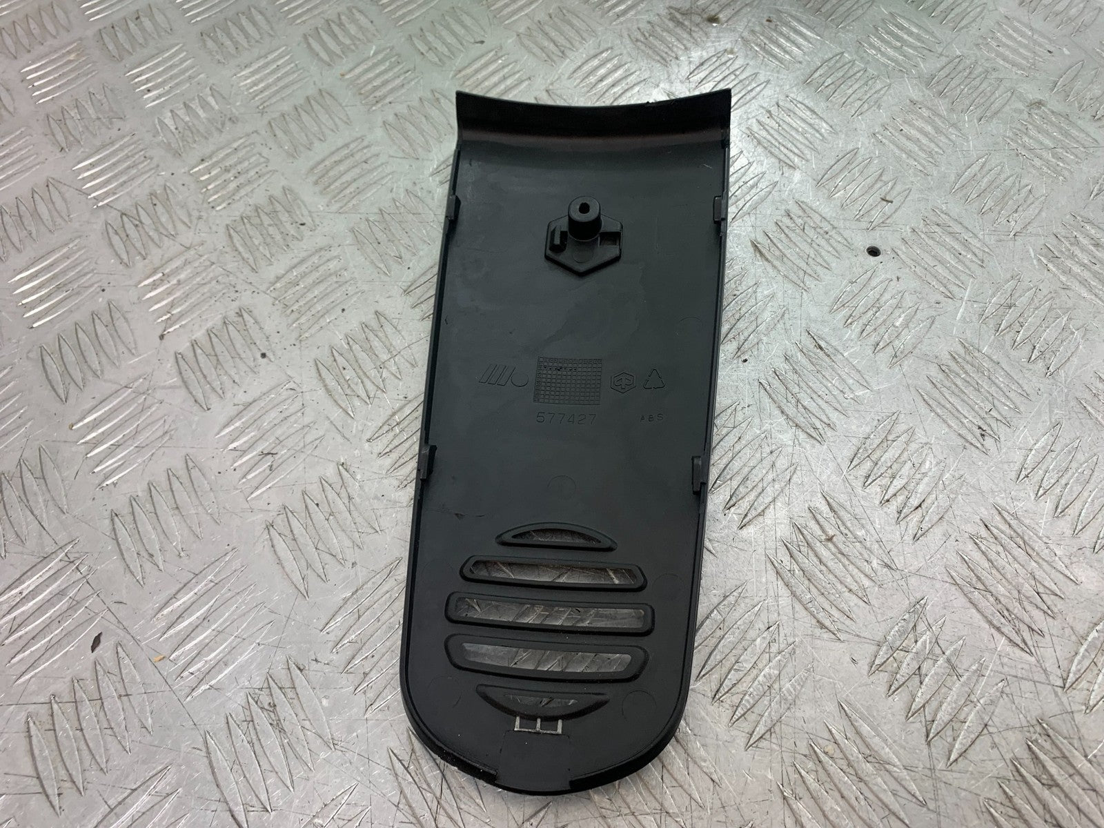 PIAGGIO VESPA GT125 L FRONT INFILL PANEL YEAR 2003  (CMB1300)