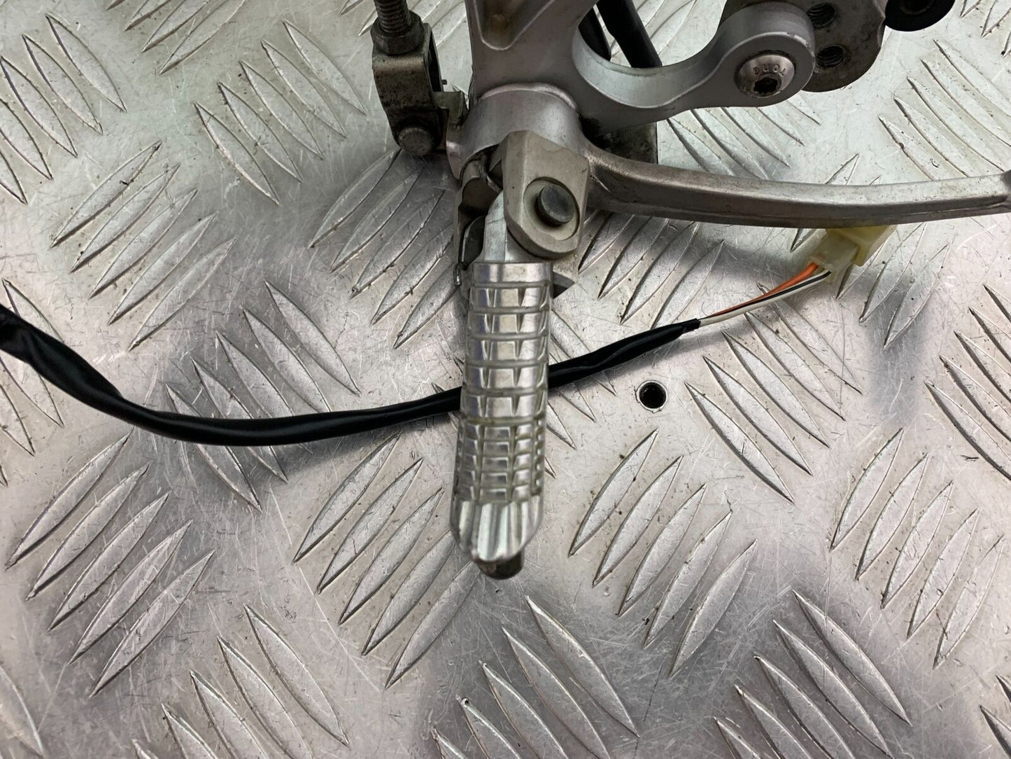 SUZUKI GSXR1000 GSXR 1000 FRONT RIGHT HANGER   2009-2016 (CMB1049)