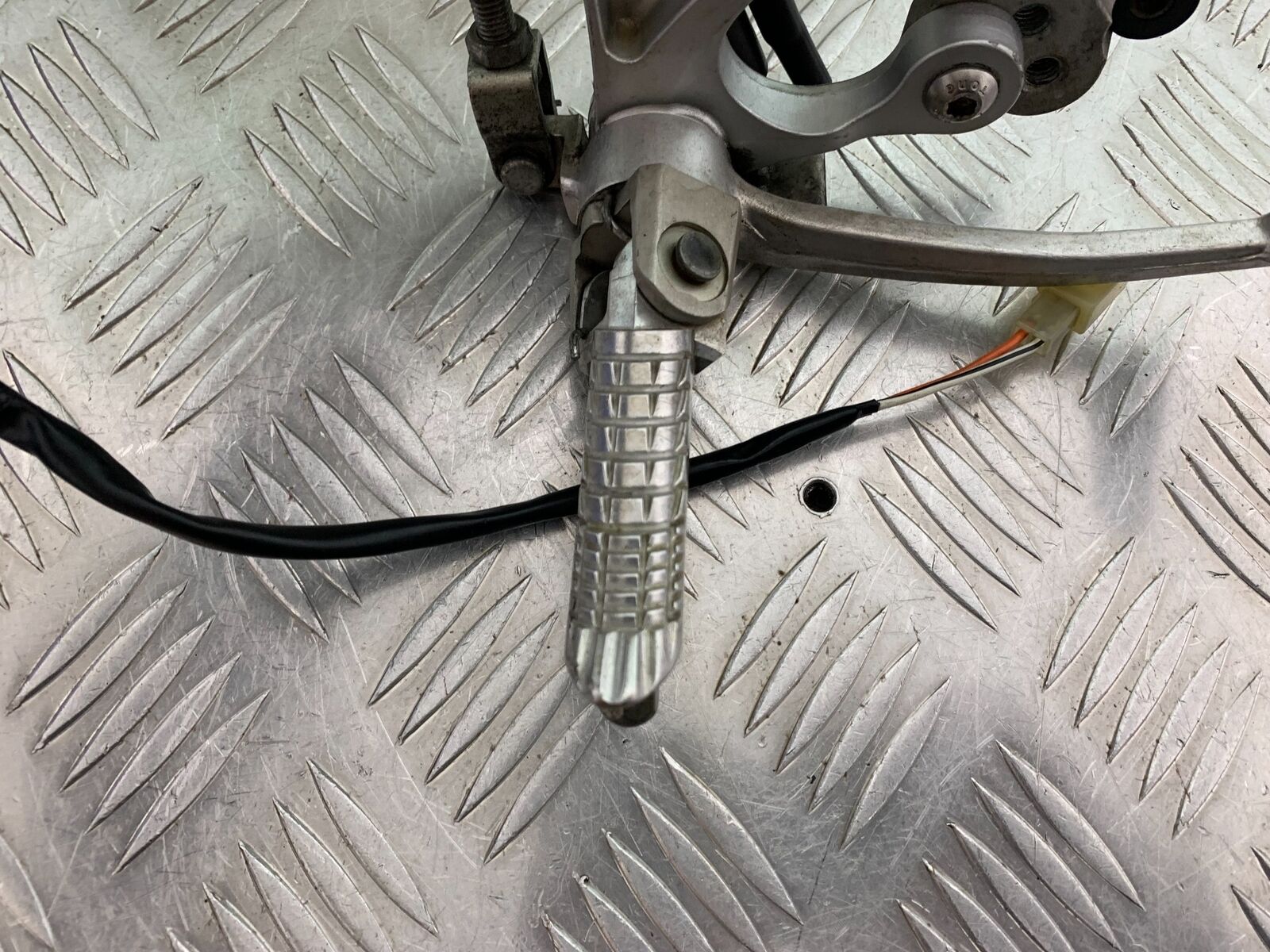 SUZUKI GSXR1000 GSXR 1000 FRONT RIGHT HANGER   2009-2016 (CMB1049)