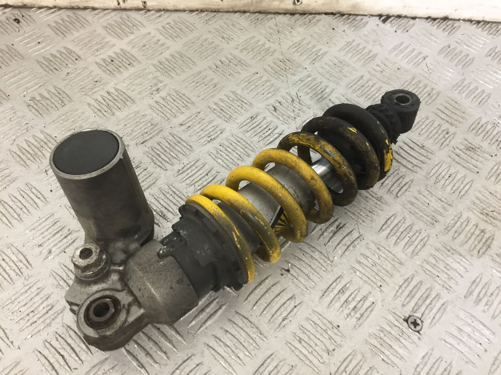 YAMAHA R6 5EB REAR SHOCK  YEAR 1999-2002 (STOCK 823)