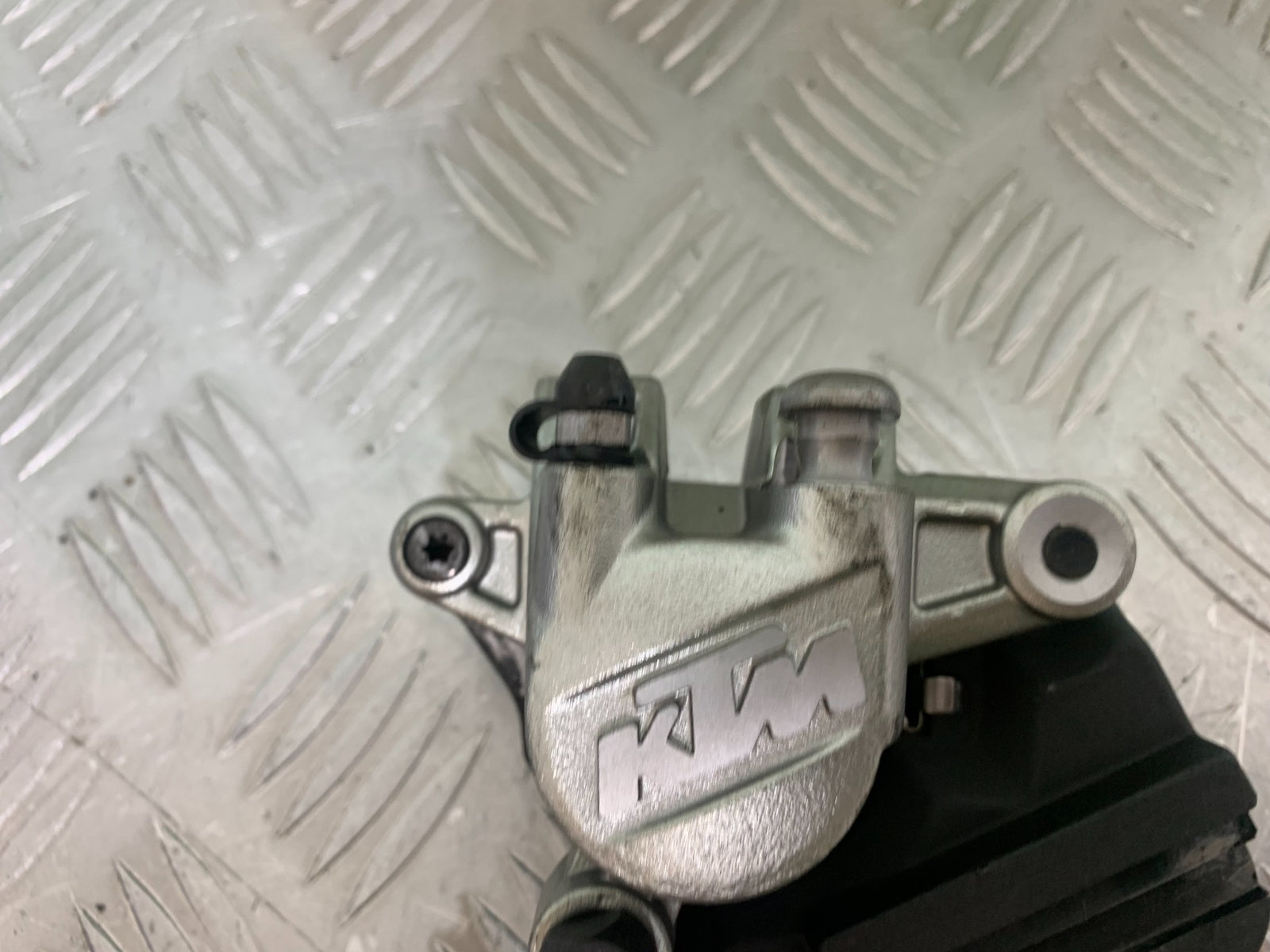 KTM 790 DUKE REAR BRAKE CALIPER  YEAR 2018-2021  (CMB11150)