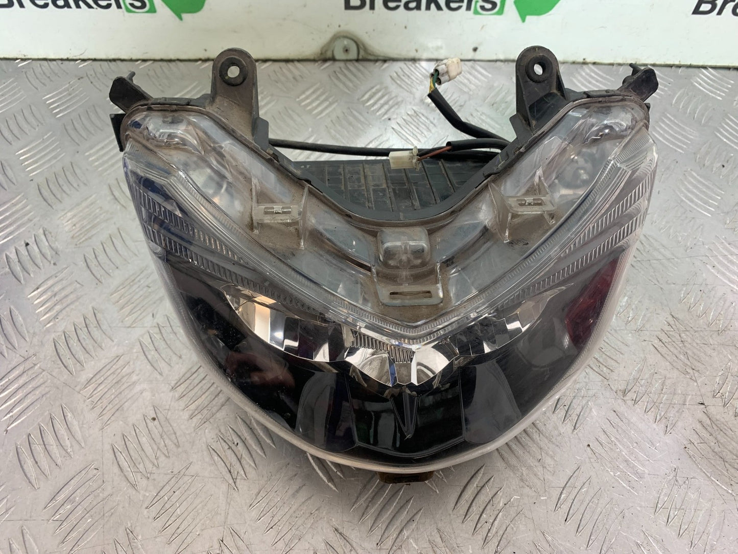 YAMAHA XMAX 125 XMAX-125 HEADLIGHT   YEAR 2015-2020  (CMB1266)