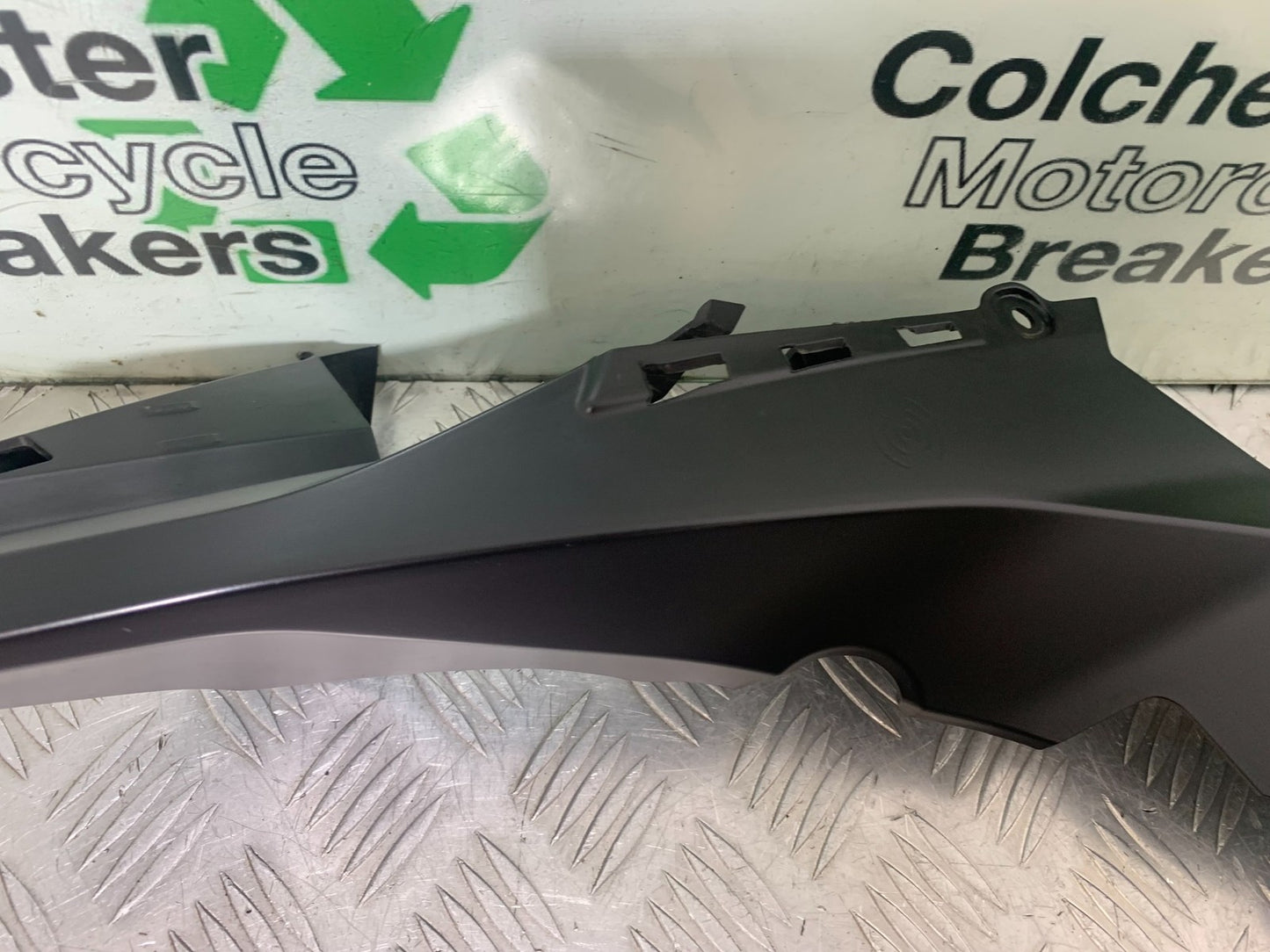 KTM 1290 SUPER DUKE R RIGHT TOP INFILL PANEL  YEAR 2020-2024 (CMB1272)