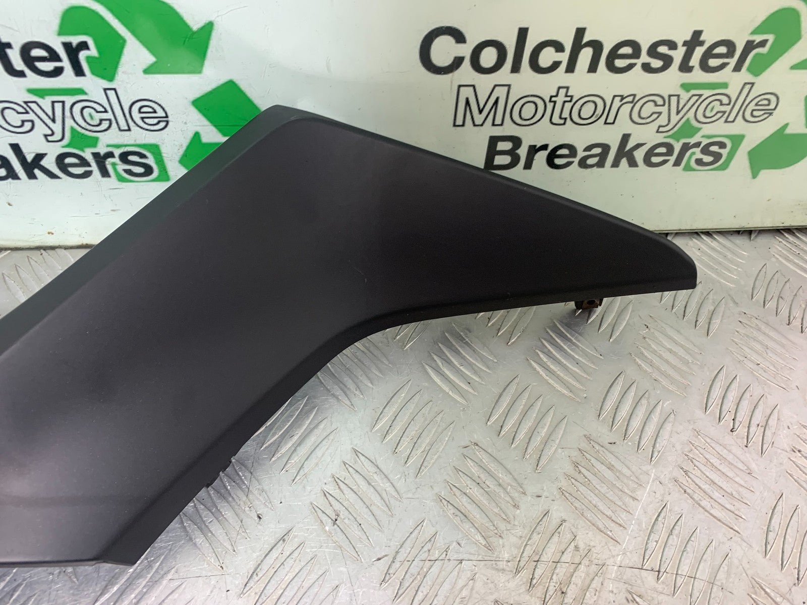 YAMAHA XMAX 300 SIDE INFILL PANEL  YEAR 2017-2020 (CMB1218)
