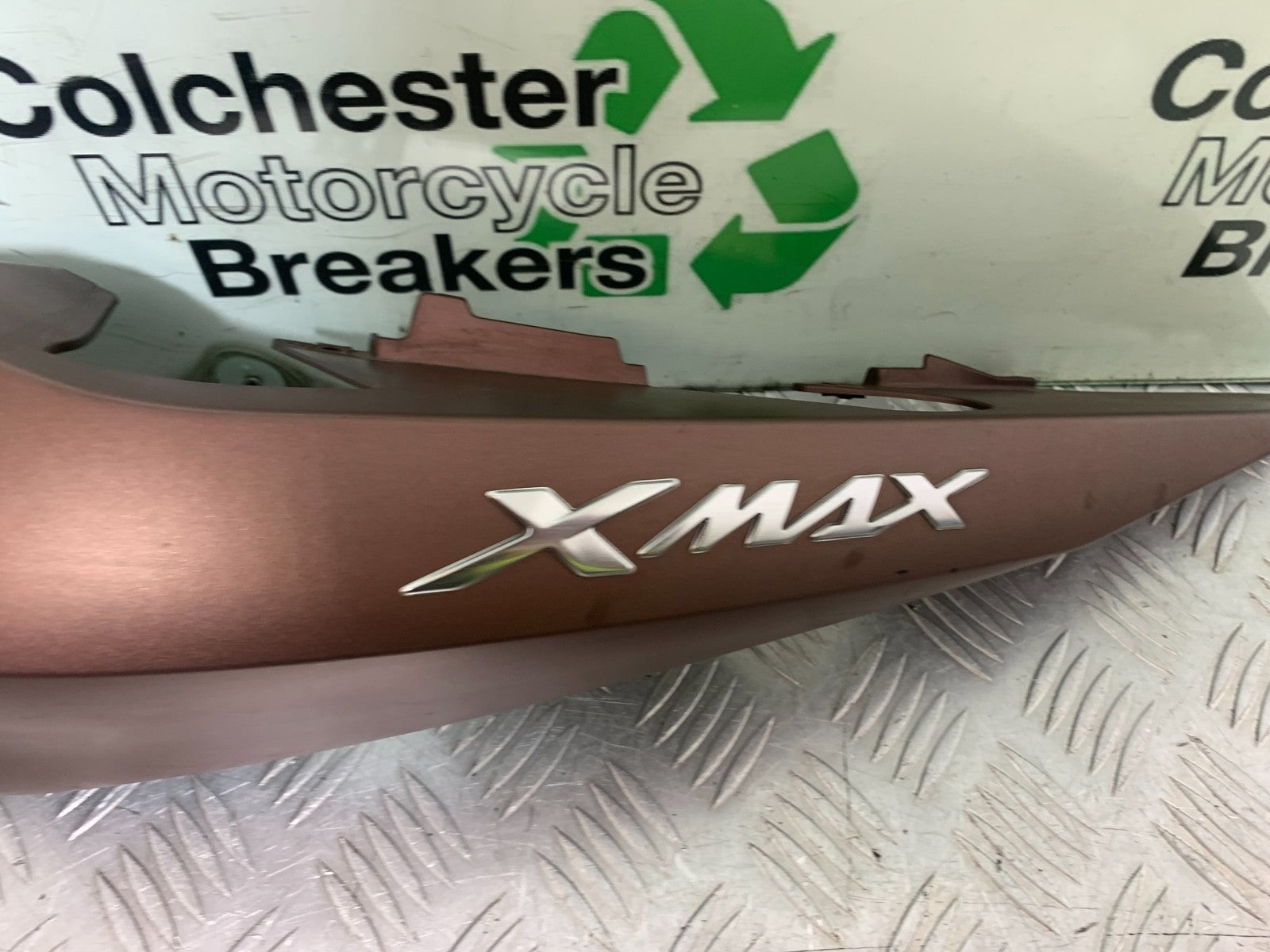 YAMAHA XMAX 300 LEFT SEAT PANEL  YEAR 2017-2020 (CMB1218)
