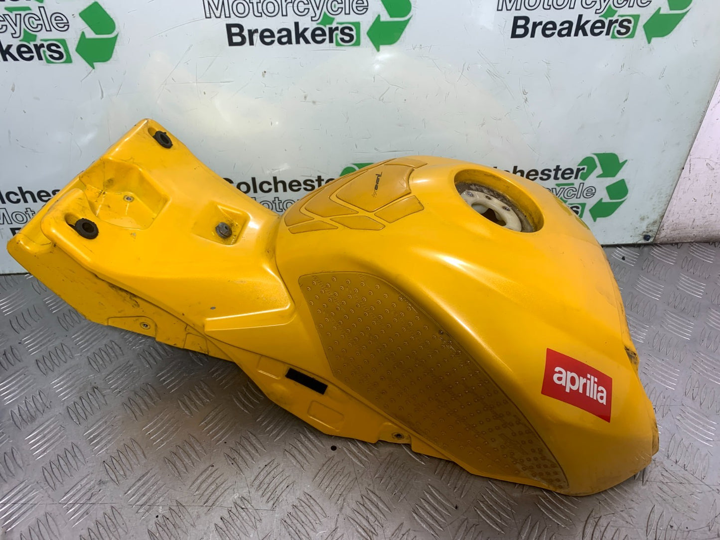APRILIA TUONO 1000 V4R PETROL TANK   YEAR 2011-13  (CMB1331)