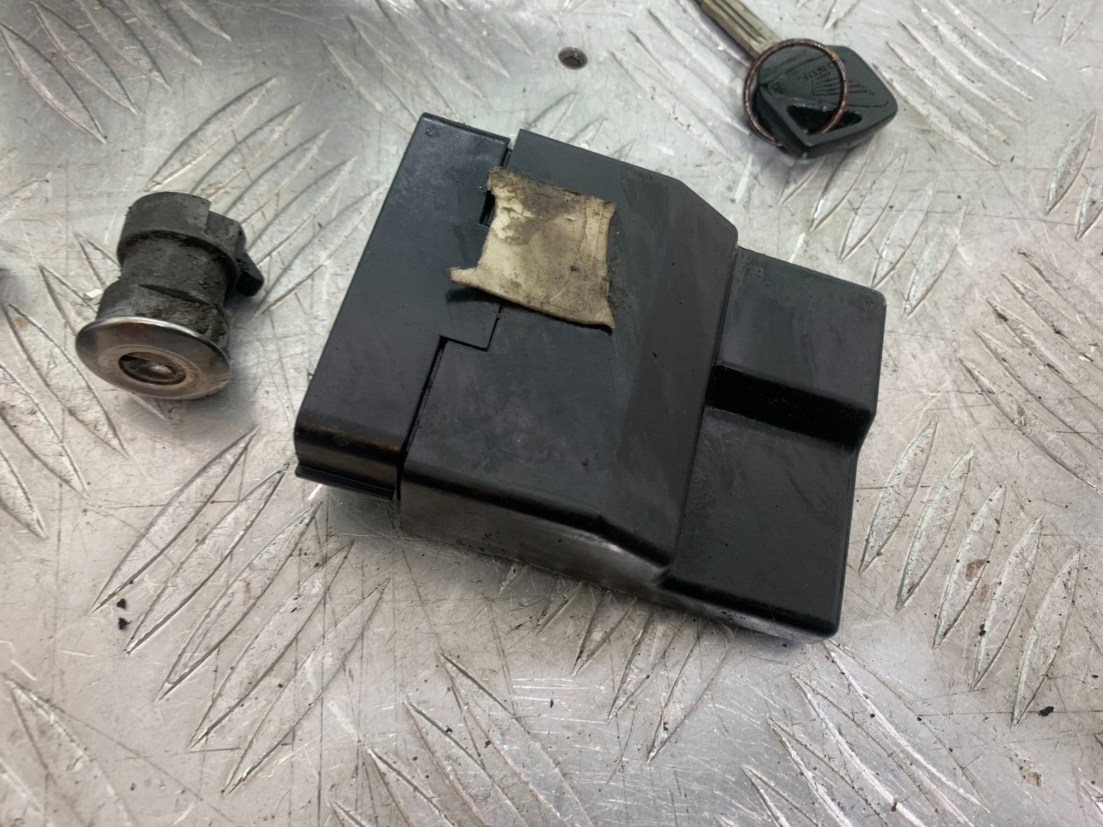 HONDA NT650 V DEAUVILLE ECU LOCKS KEY  YEAR 1999 (CMB1268)