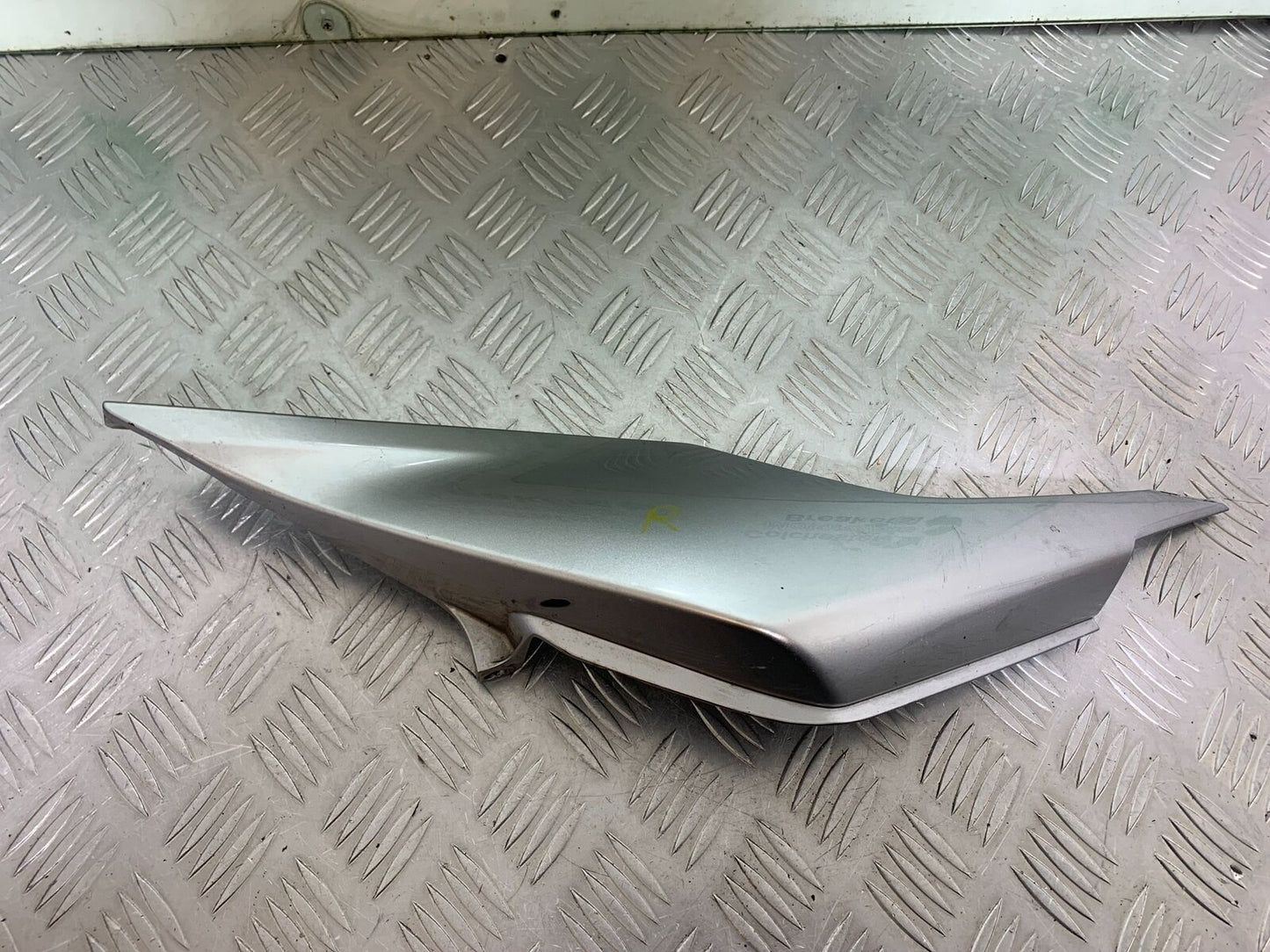 HONDA VFR1200 VFR 1200 FA RIGHT SEAT PANEL  YEAR 2010-11 CMB1088)