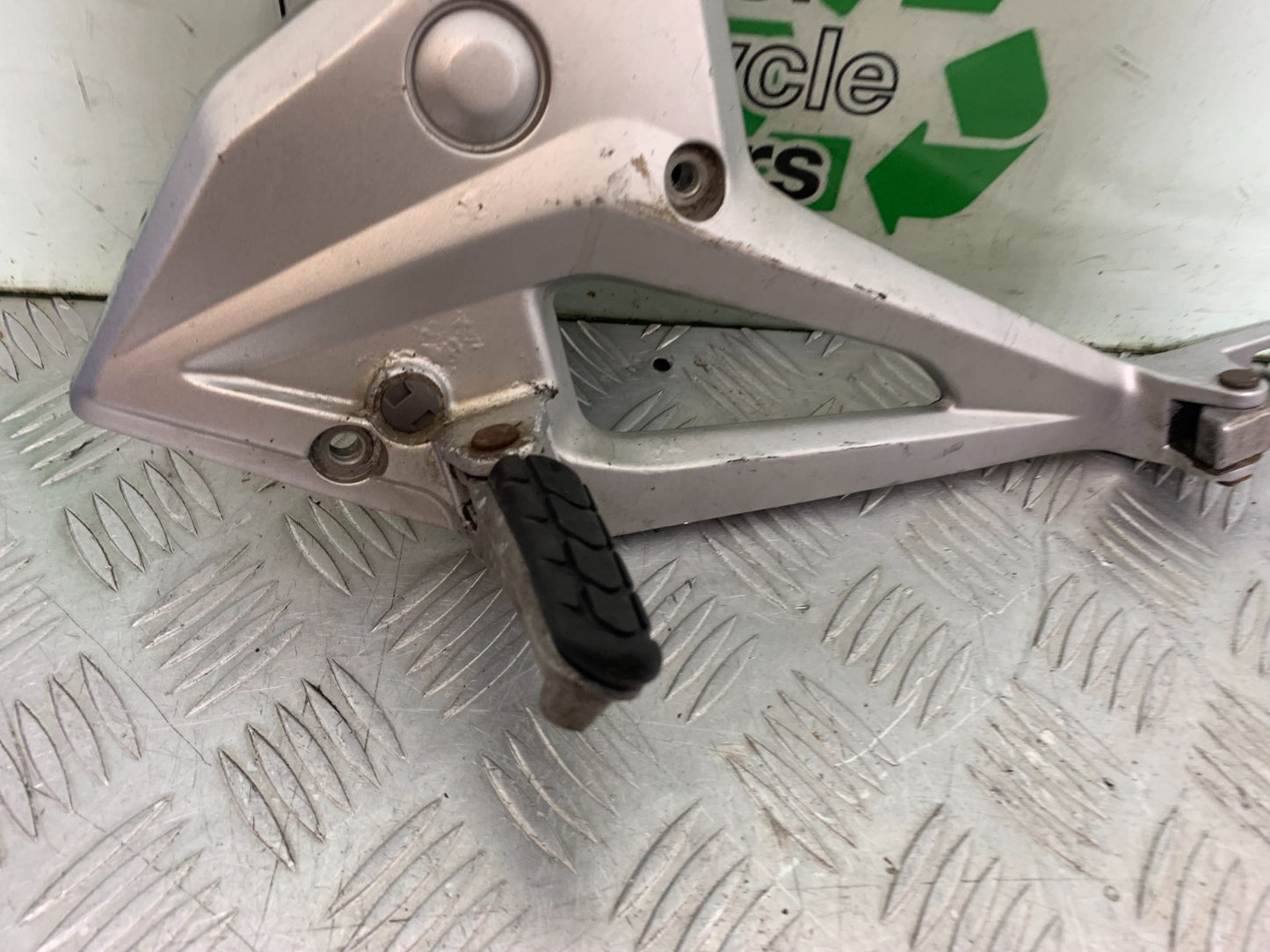 HONDA NC700 X  RIGHT HANGER AND PEGS YEAR 2012-2014 (CMB1327)