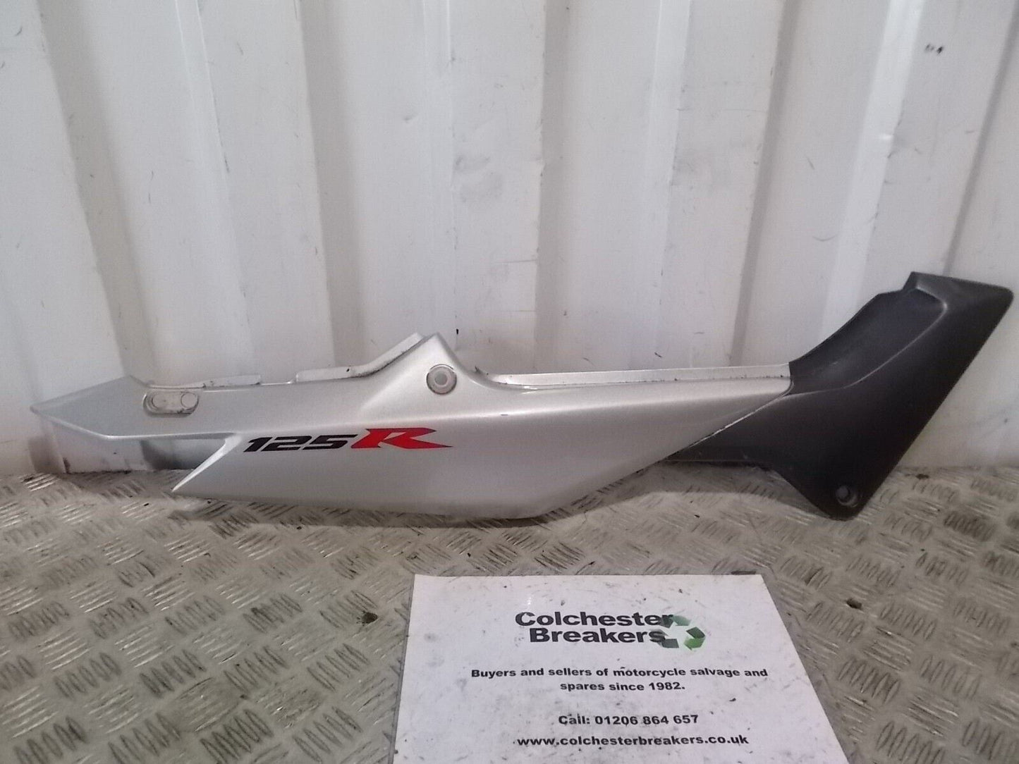 HONDA CBR125 CBR 125 RIGHT SEAT SIDE PANEL YEAR 2006