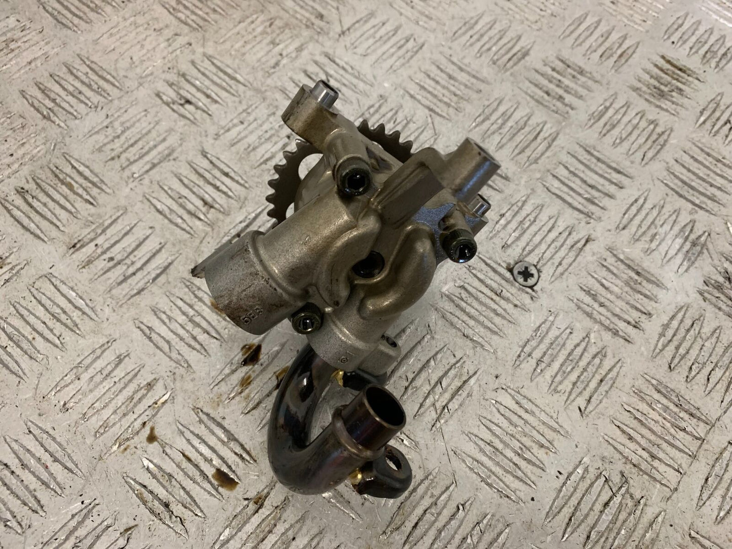 YAMAHA R6 5EB OIL PUMP  YEAR 1999-2002 (STOCK 823)