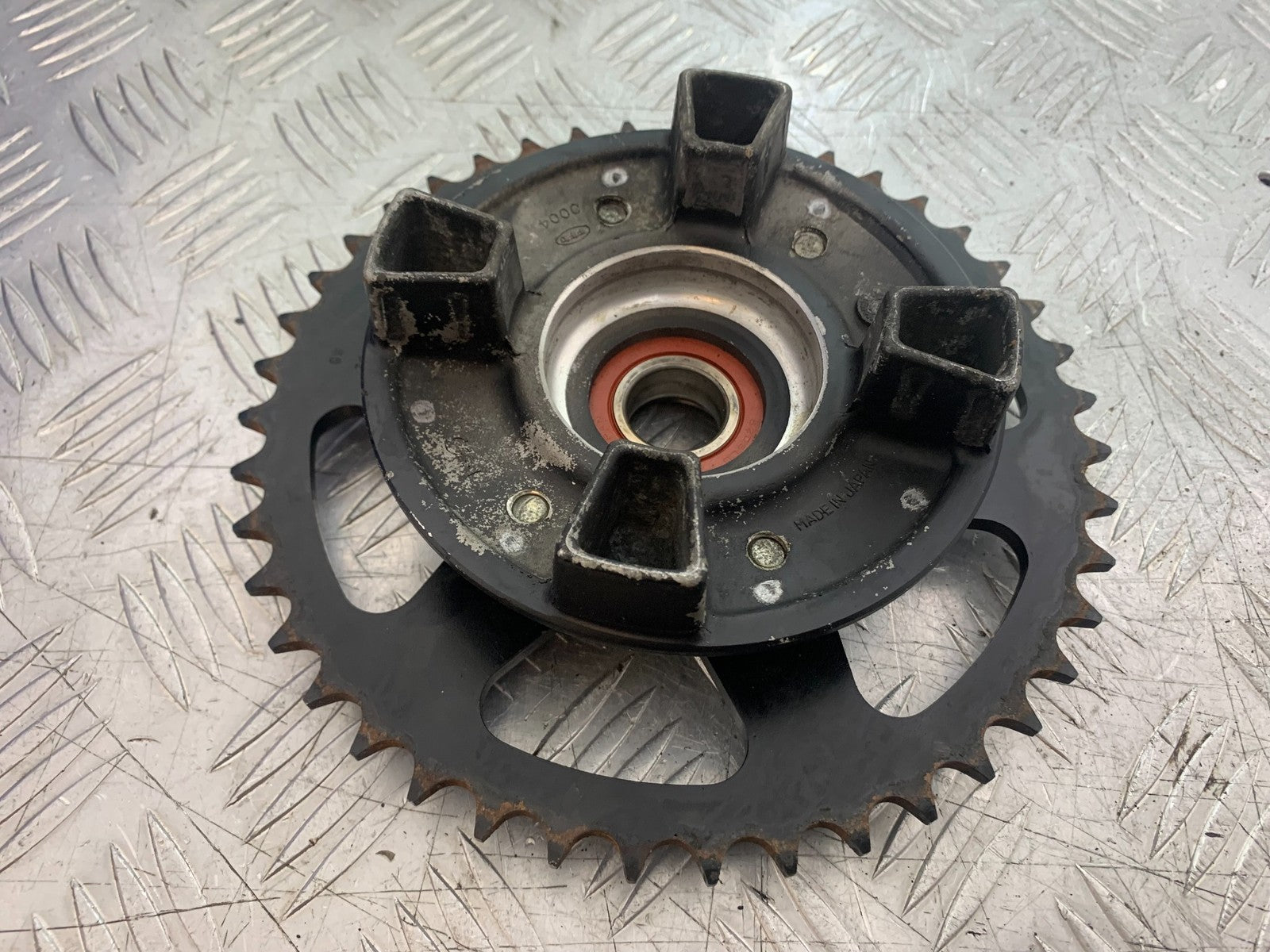 KAWASAKI Z750 Z 750 SPROCKET CARRIER  YEAR 2004-2006  (CMB1234)