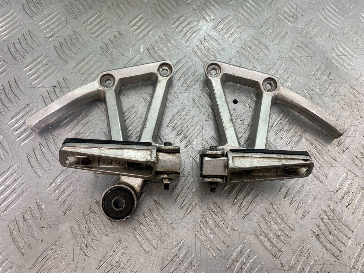 YAMAHA FZS600 FAZER 600 REAR HANGERS  YEAR 1998-2001 (CMB1267)