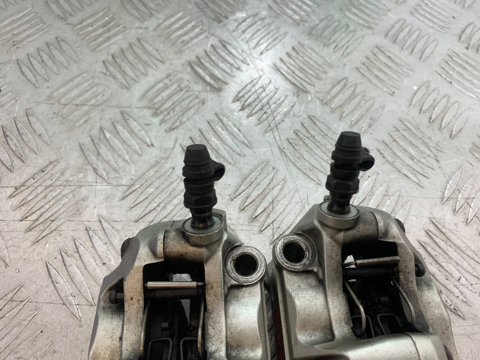 TRIUMPH SPEED TRIPLE R 1050 FRONT BRAKE CALIPERS  2009 (CMB1183)