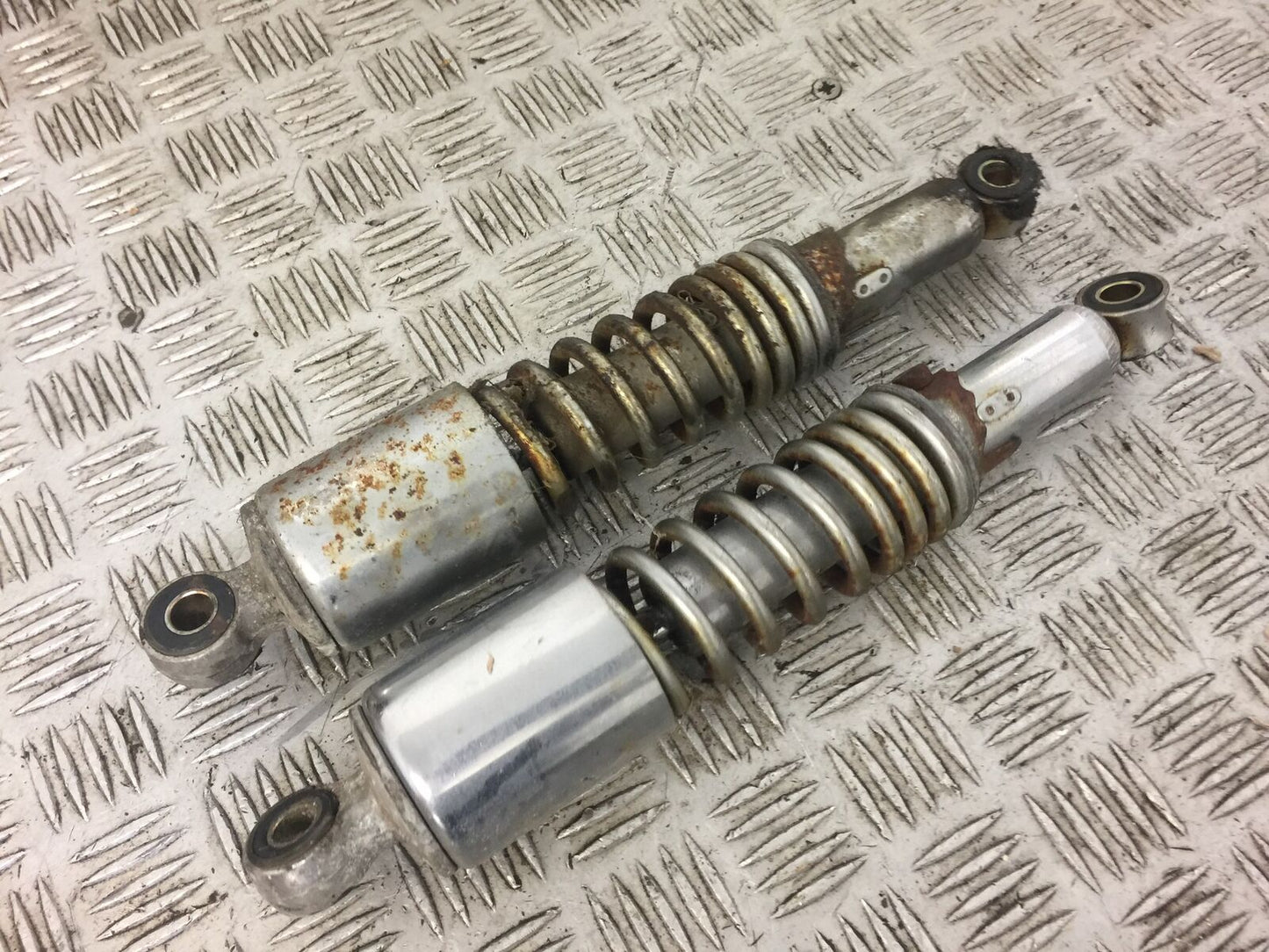 SUZUKI GN125 GN 125 REAR SHOCKS  YEAR 1994-1999 (STOCK 496)