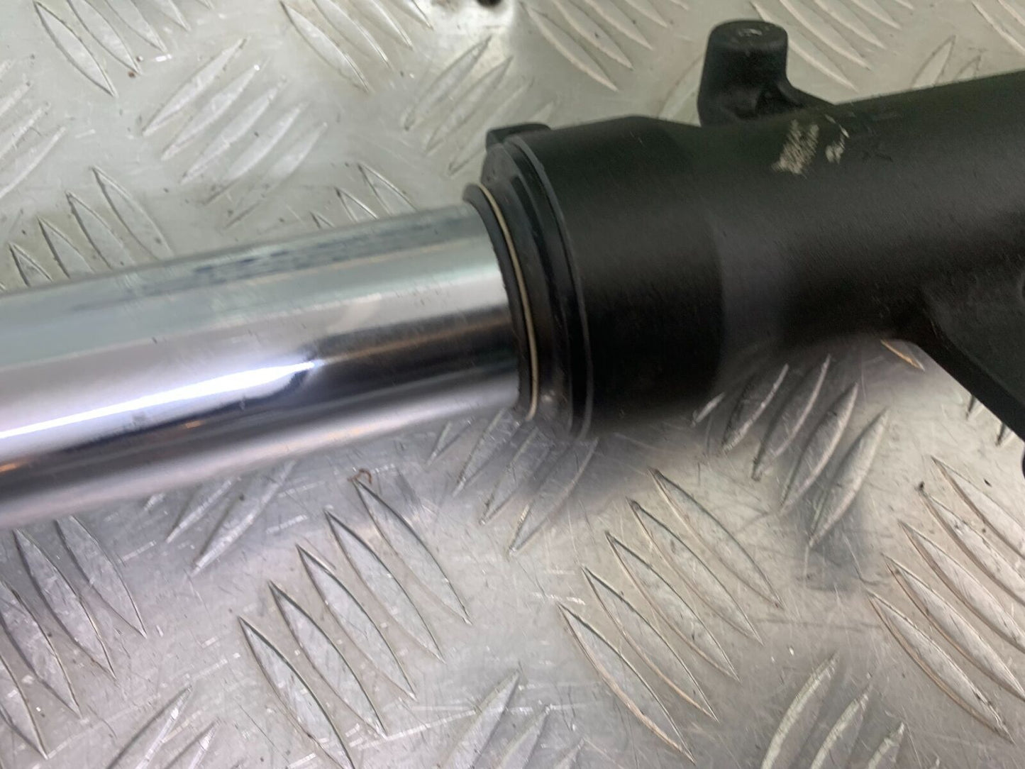 SUZUKI AN400 AN 400 BURGMAN FORKS AND BOTTOM YOKE   YEAR 2017-2024 (CMB1118)