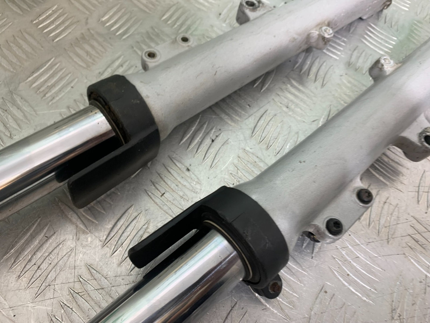 TRIUMPH 955i SPRINT ST FORKS  YEAR 1999-04 (CMB1230)
