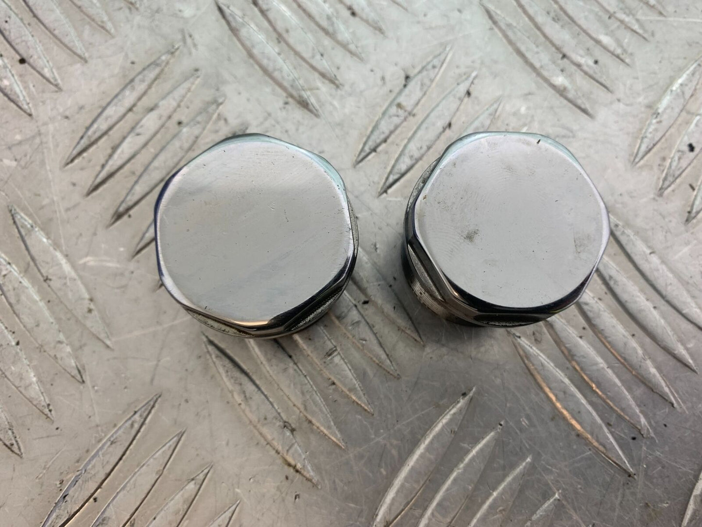 HARLEY DAVIDSON XL883 N IROD FORK CAPS YEAR 2020  (CMB1116)