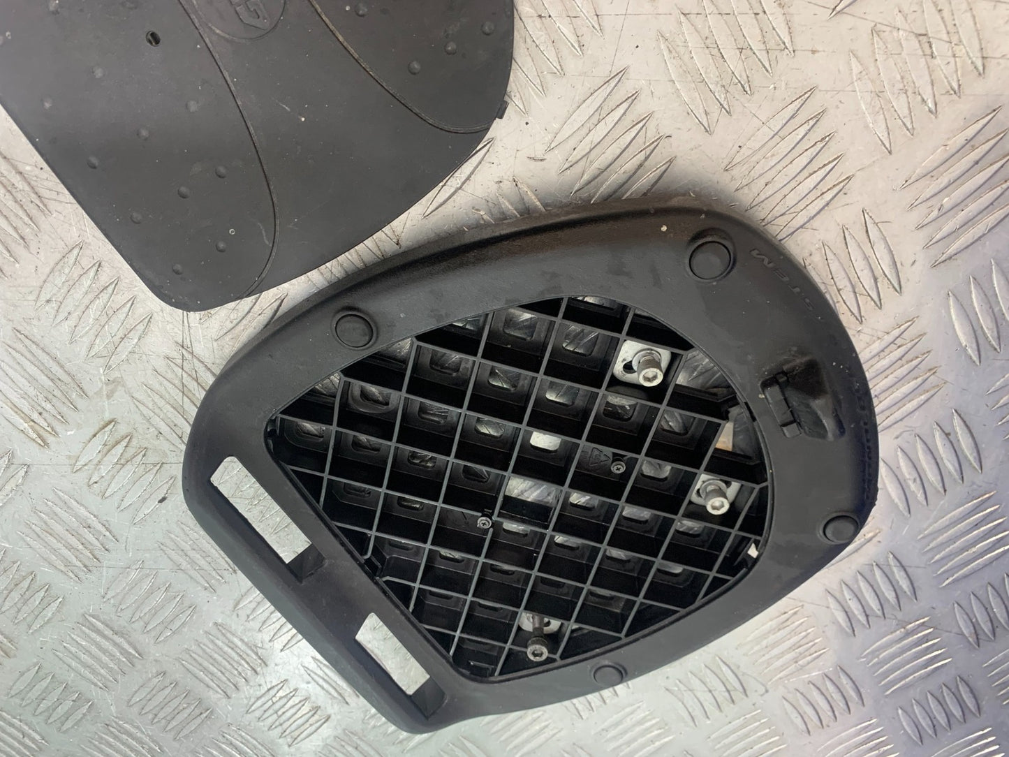 HONDA XL125 VARADERO TOP BOX FIXING PLATE   YEAR 2001-2006  (CMB1210)