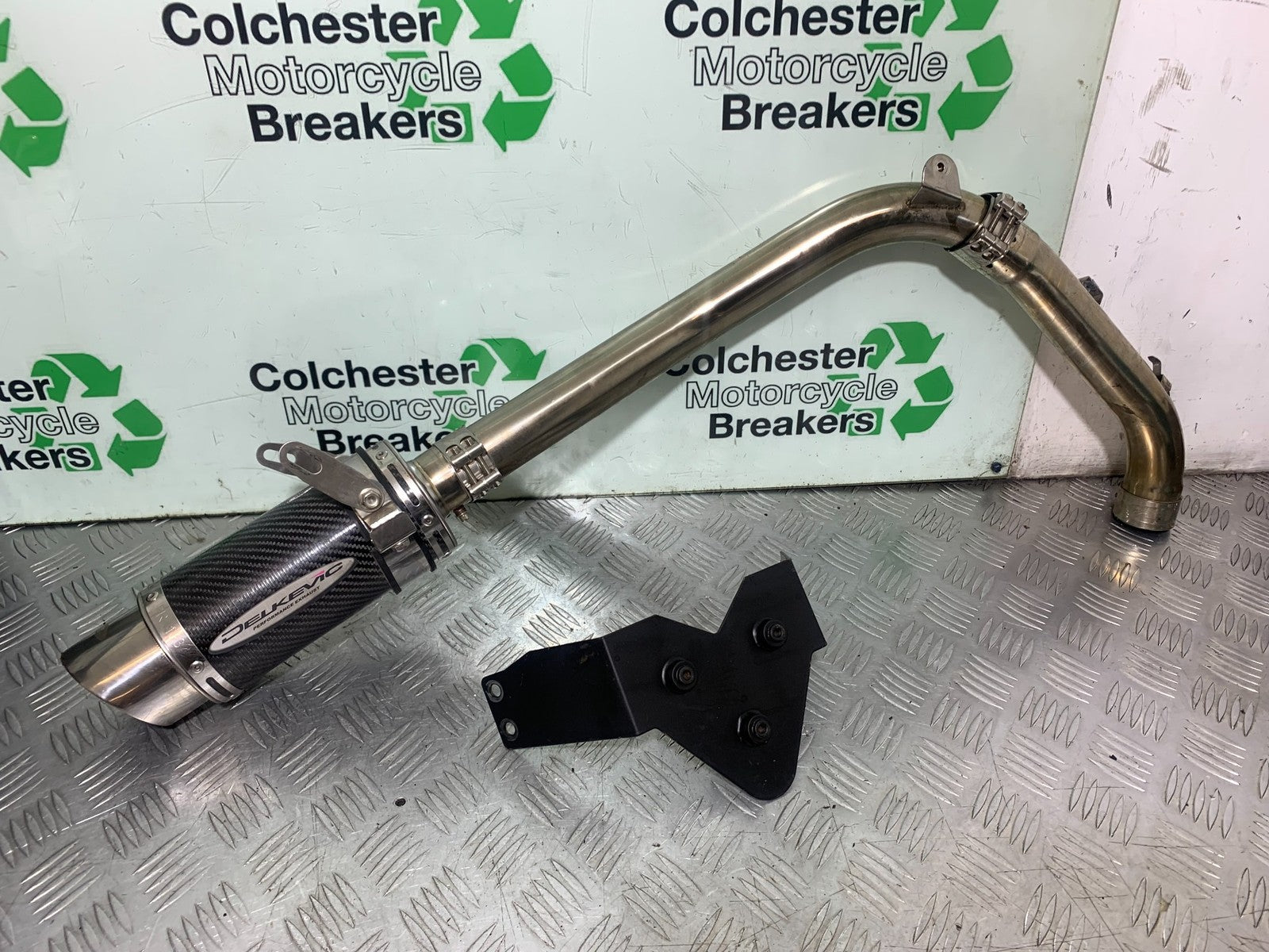 TRIUMPH 1050 SPRINT ST DELKEVIC CARBON SILENCER   2004-2007 (CMB1197)