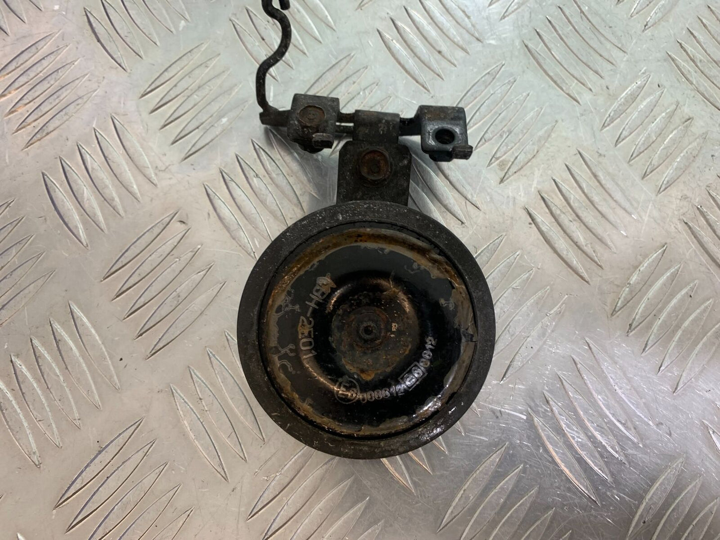 HONDA CBR1100 BLACKBIRD HORN AND BRACKET  YEAR 1996-1998 (CMB1017)