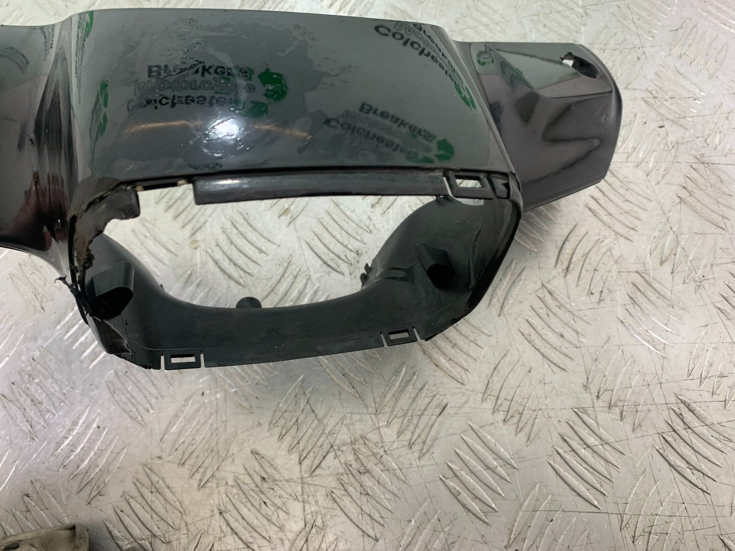 PIAGGIO VESPA LX50 LX S 50 HEADLIGHT SURROUND   YEAR 2007-2016 (CMB1290)