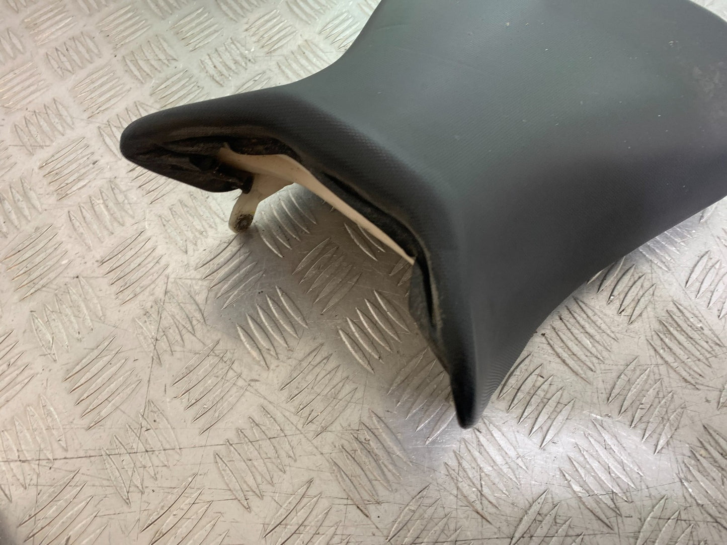 SUZUKI SV1000 SV 1000 FRONT SEAT YEAR 2003-2007 (CMB1293)