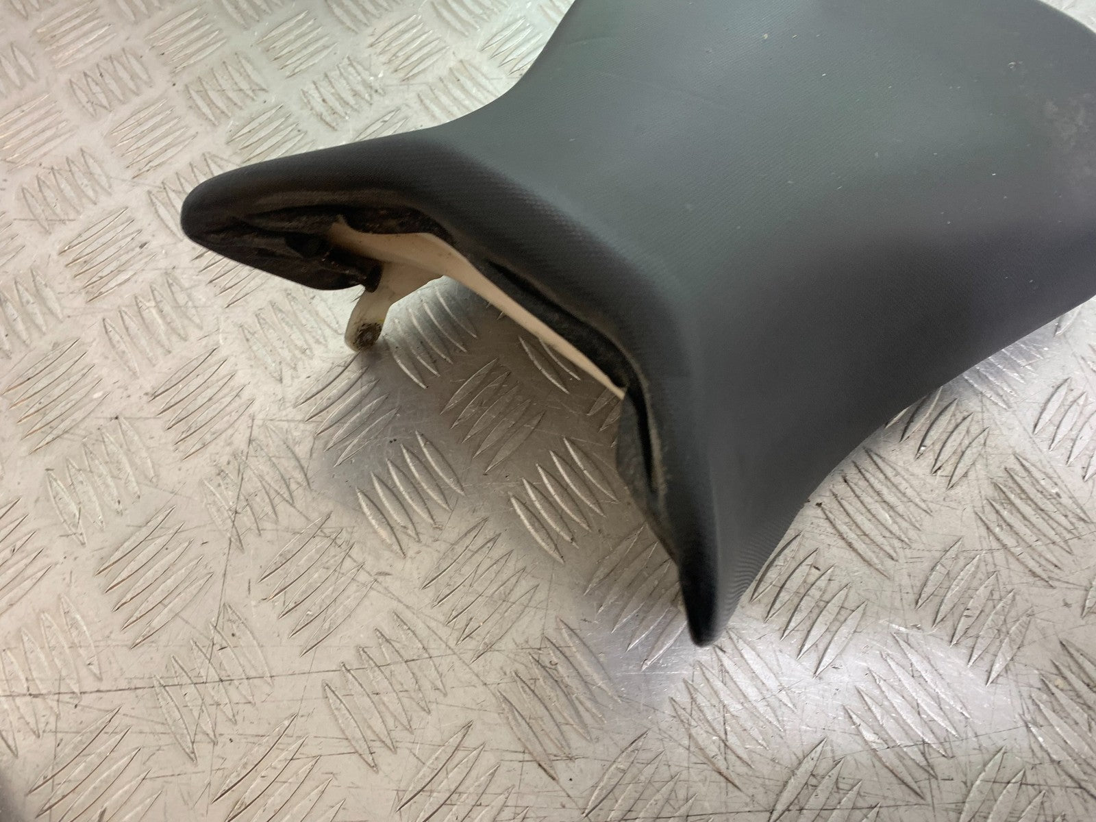 SUZUKI SV1000 SV 1000 FRONT SEAT YEAR 2003-2007 (CMB1293)