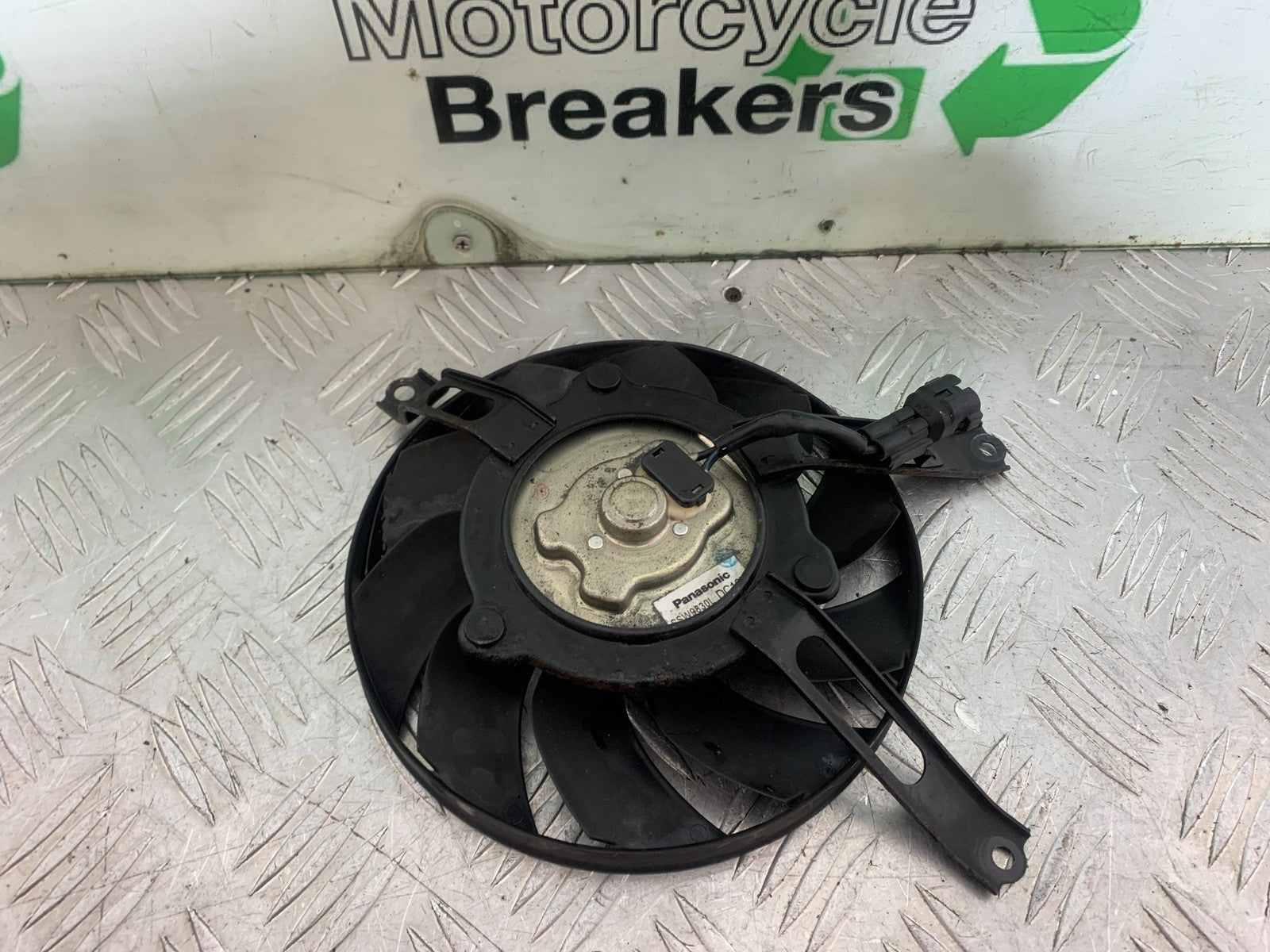 HONDA CBR1000 RR CBR 1000RR FIREBLADE RIGHT RADIATOR FAN 2008-2011 (CMB1179)