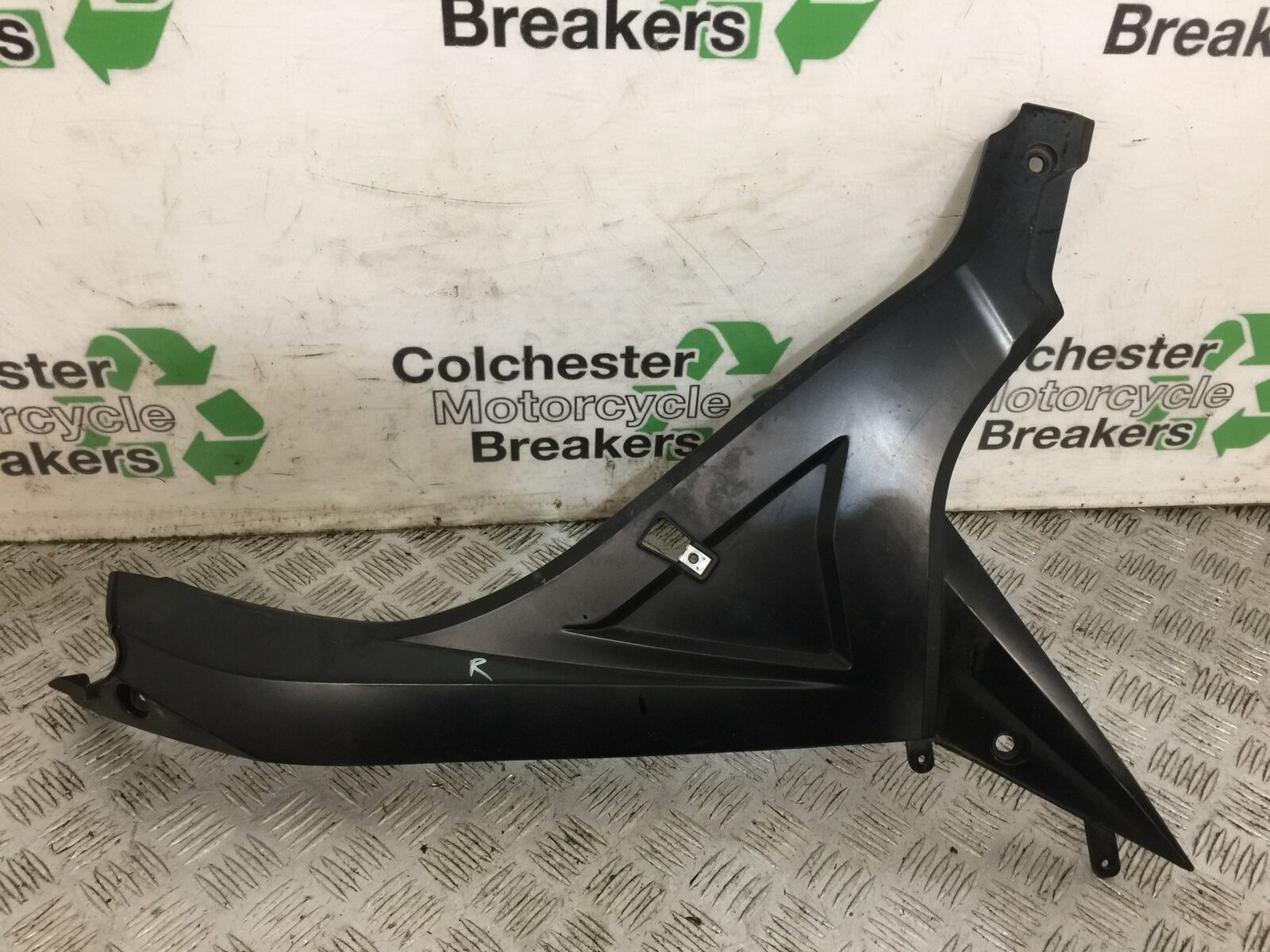 SUZUKI GSX-S 125 RIGHT INFILL PANEL   YEAR 2017-2020  (STOCK 779)