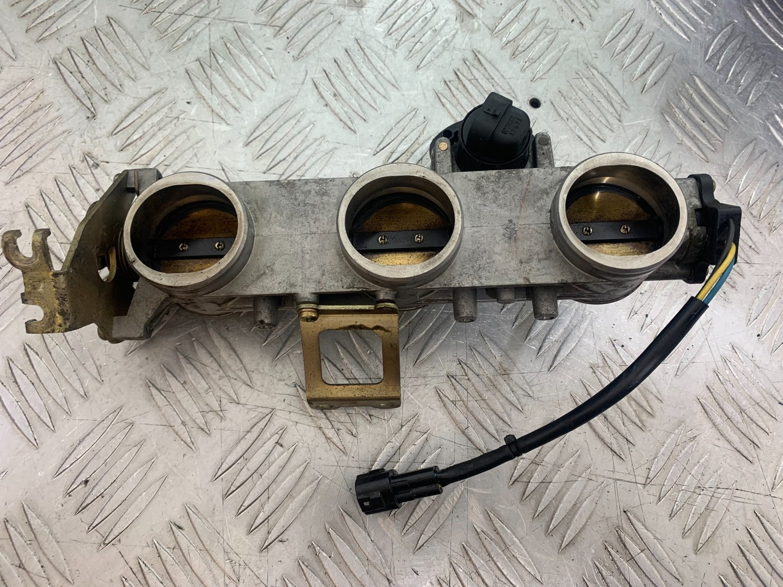 TRIUMPH 955i SPRINT ST THROTTLE BODIES 1999-2004 (CMB1176)