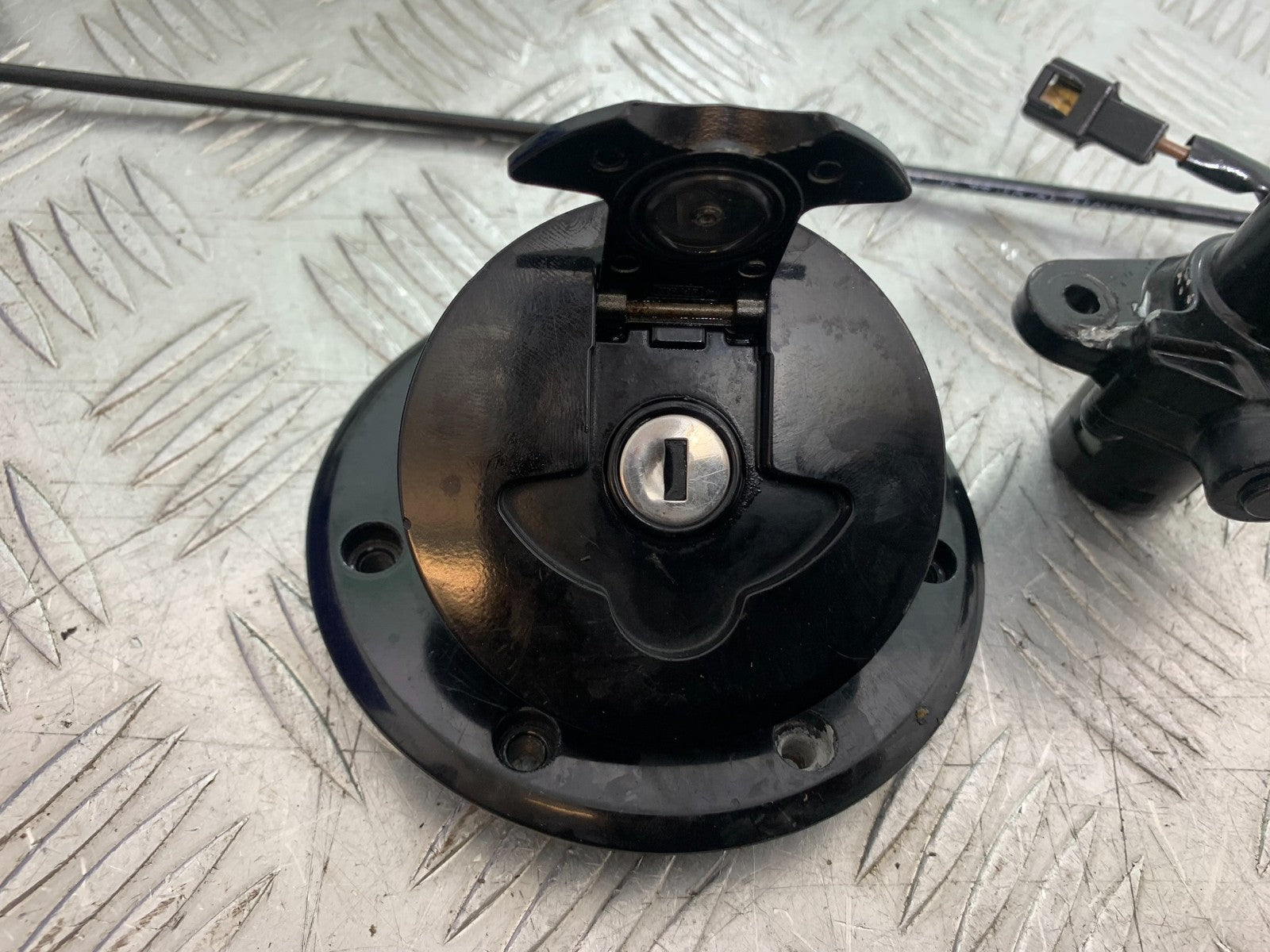 KTM DUKE 125 LOCKS AND KEY  YEAR 2017-2022 (CMB1274)