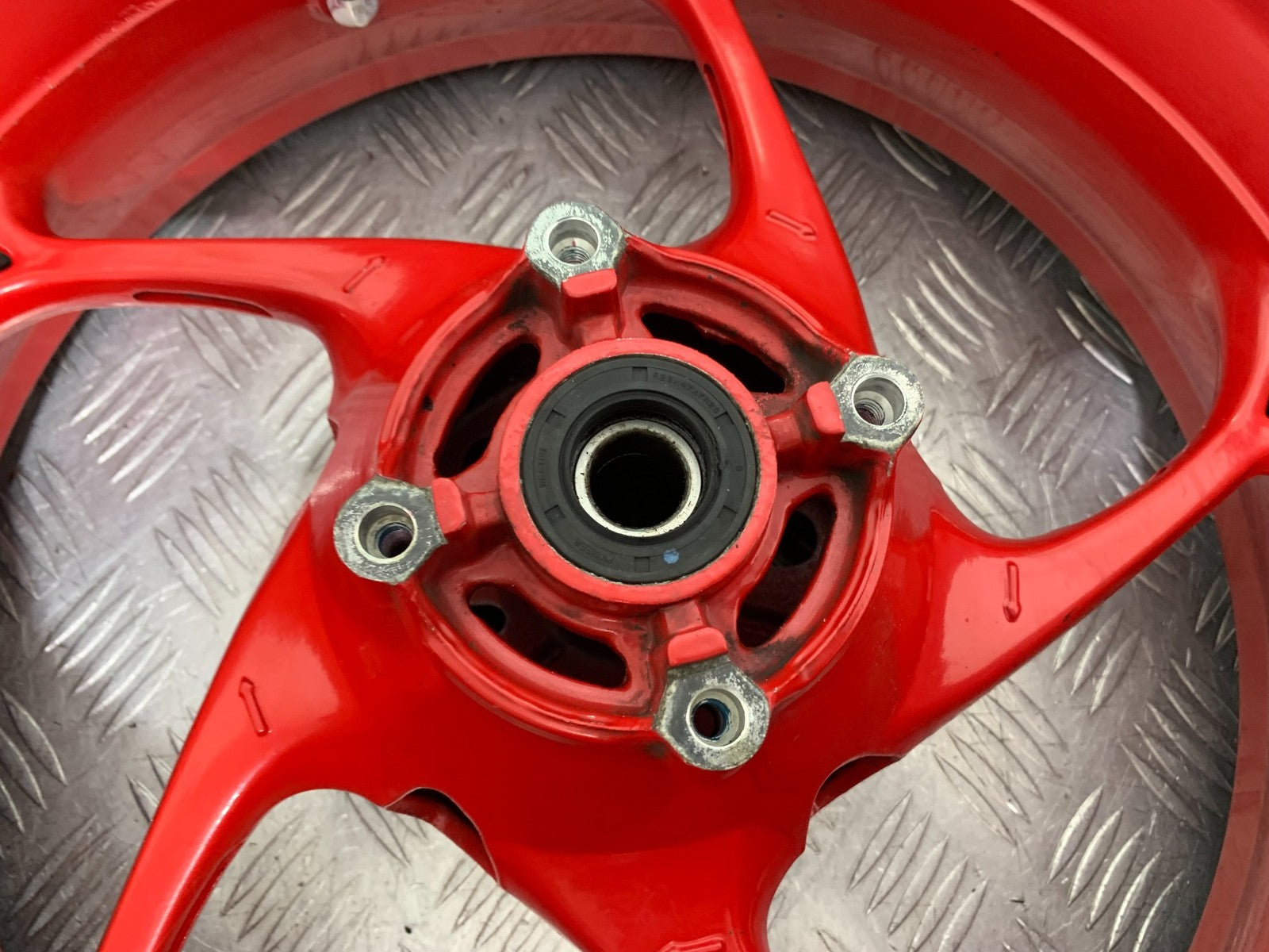 TRIUMPH 675 STREET TRIPLE RX REAR WHEEL  2015- 2017 (CMB1299)