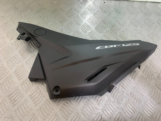 HONDA CBF125 CBF 125 LEFT SEAT PANEL  YEAR 2009-14  (CMB1172)