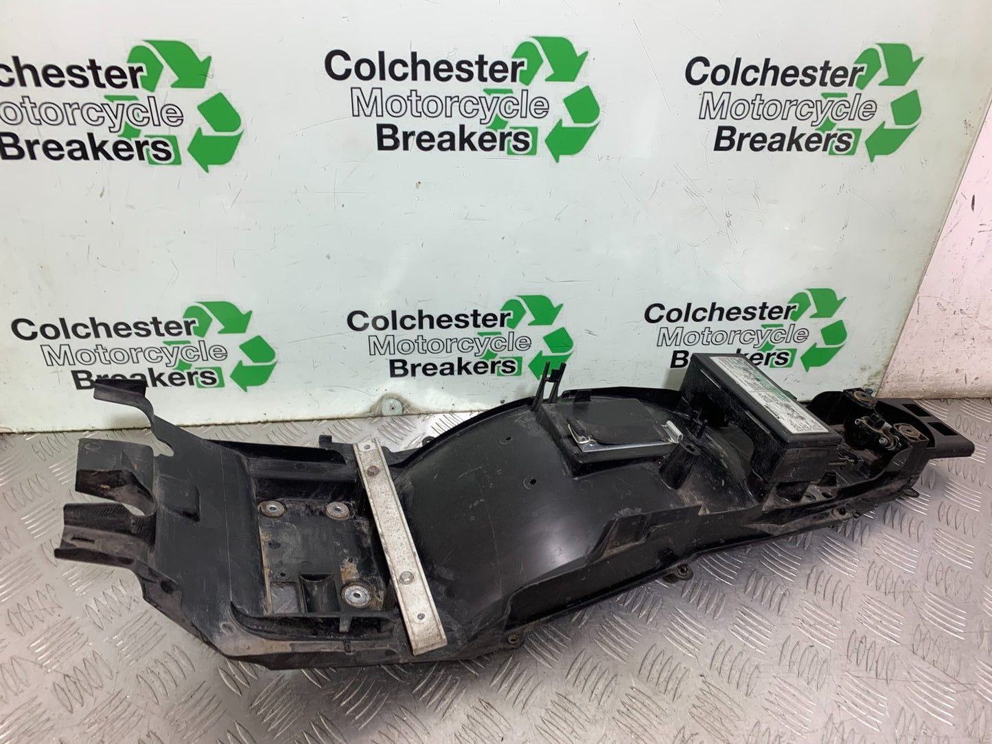 KAWASAKI GTR1400 GTR 1400 UNDRETRAY  YEAR 2007-2009 (CMB1306)