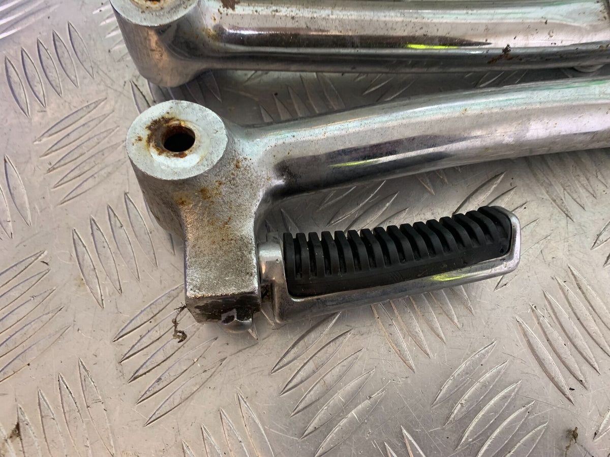 SUZUKI VS1400 VS 1400 INTRUDER REAR FOOTPEGS AND RAILS   YEAR 1988 (CMB1077)