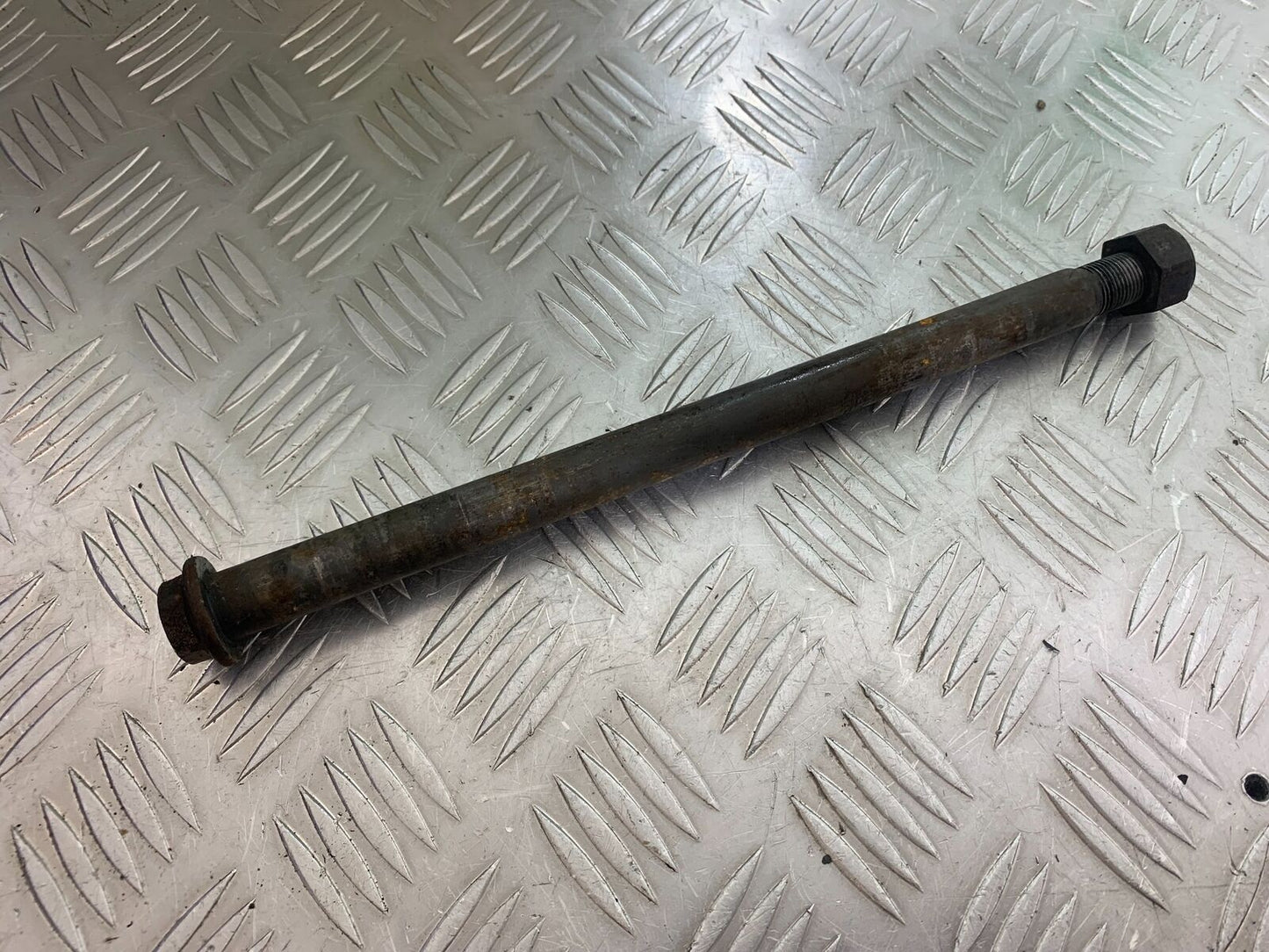 HONDA CBR600 CBR 600 F2 REAR WHEEL SPINDLE   YEAR 1991-1993 (CMB1114)