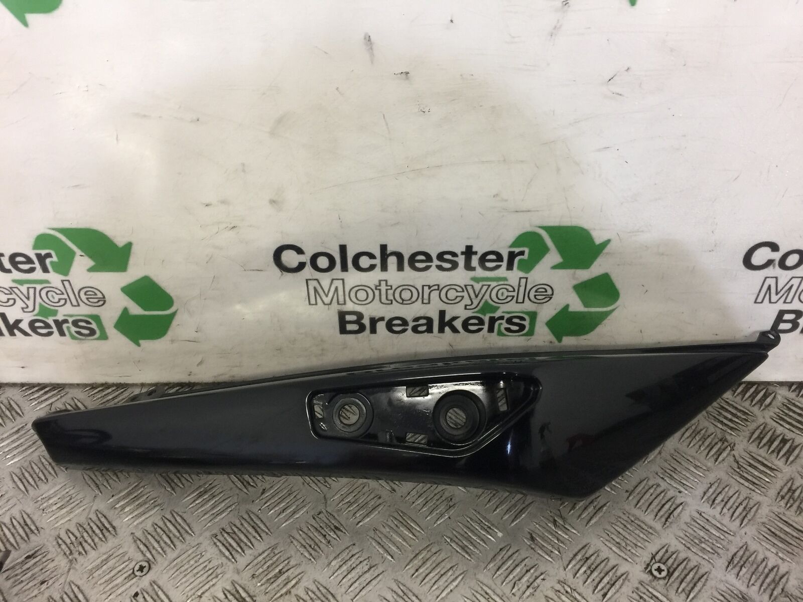 KAWASAKI ER6 F RIGHT SEAT PANEL  YEAR 2009-2011 (STOCK 412)