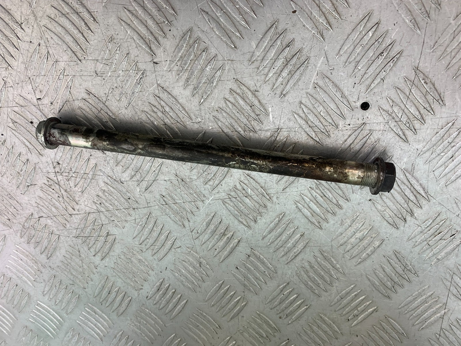 KAWASAKI ER6 F ER6F SWINGARM SPINDLE  YEAR 2005-2008 (CMB1277)