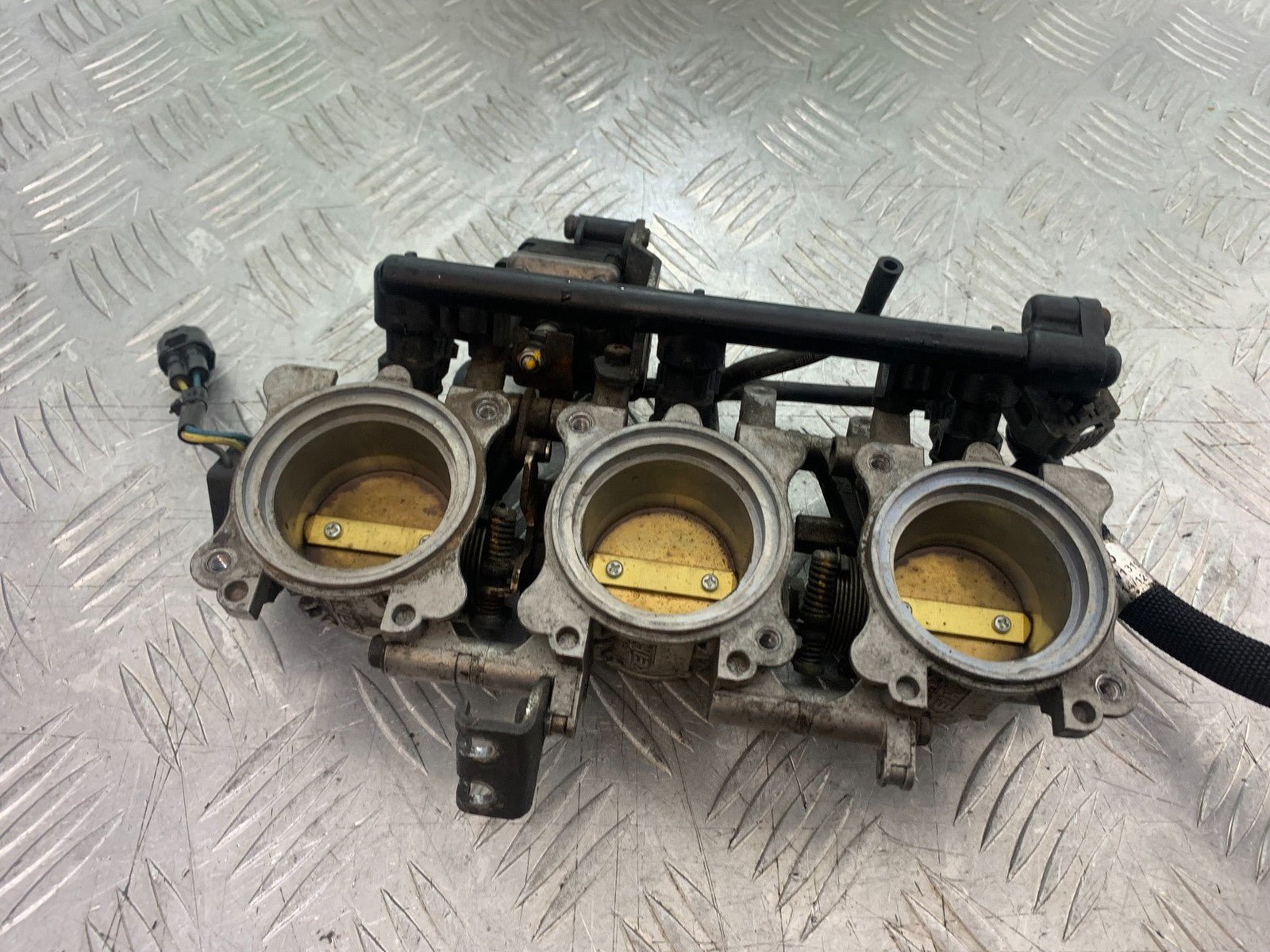 TRIUMPH 675 STREET TRIPLE R THROTTLE BODIES  YEAR 2013 - 2016 (CMB1221)